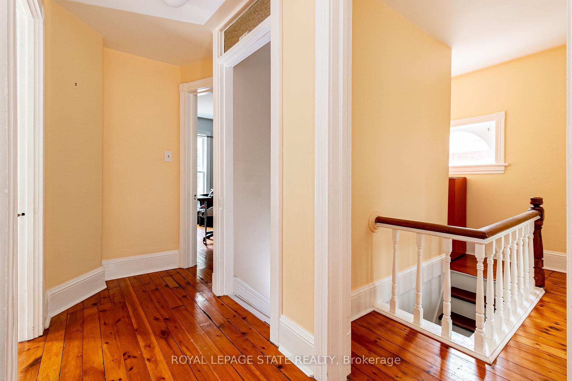 Photo 13 of 90 Victoria Street, Hamilton, Waterdown — HOMEH