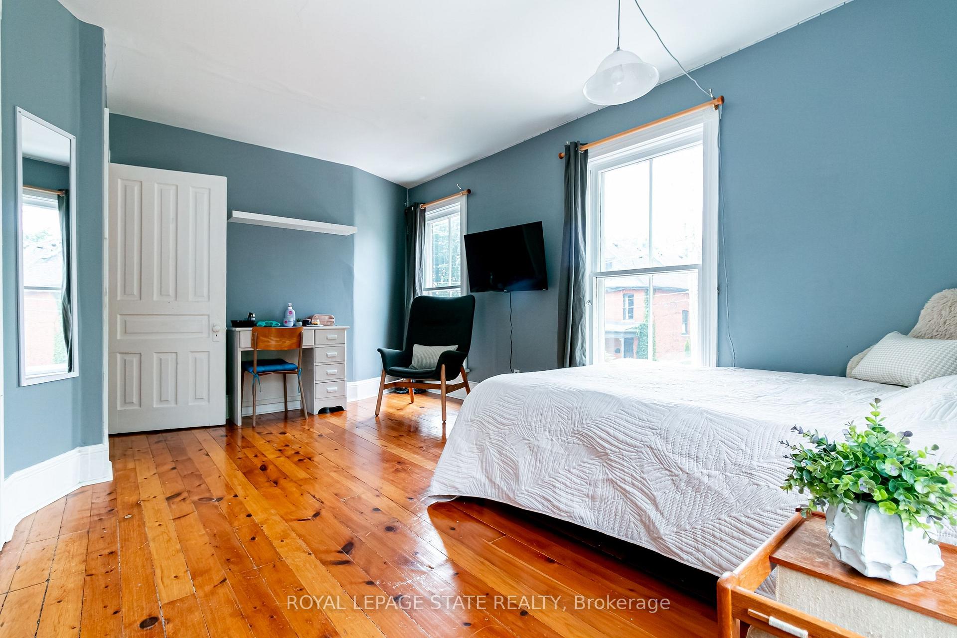 Photo 16 of 90 Victoria Street, Hamilton, Waterdown — HOMEH