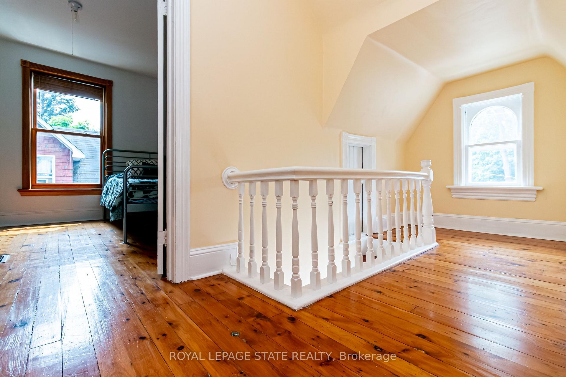 Photo 26 of 90 Victoria Street, Hamilton, Waterdown — HOMEH
