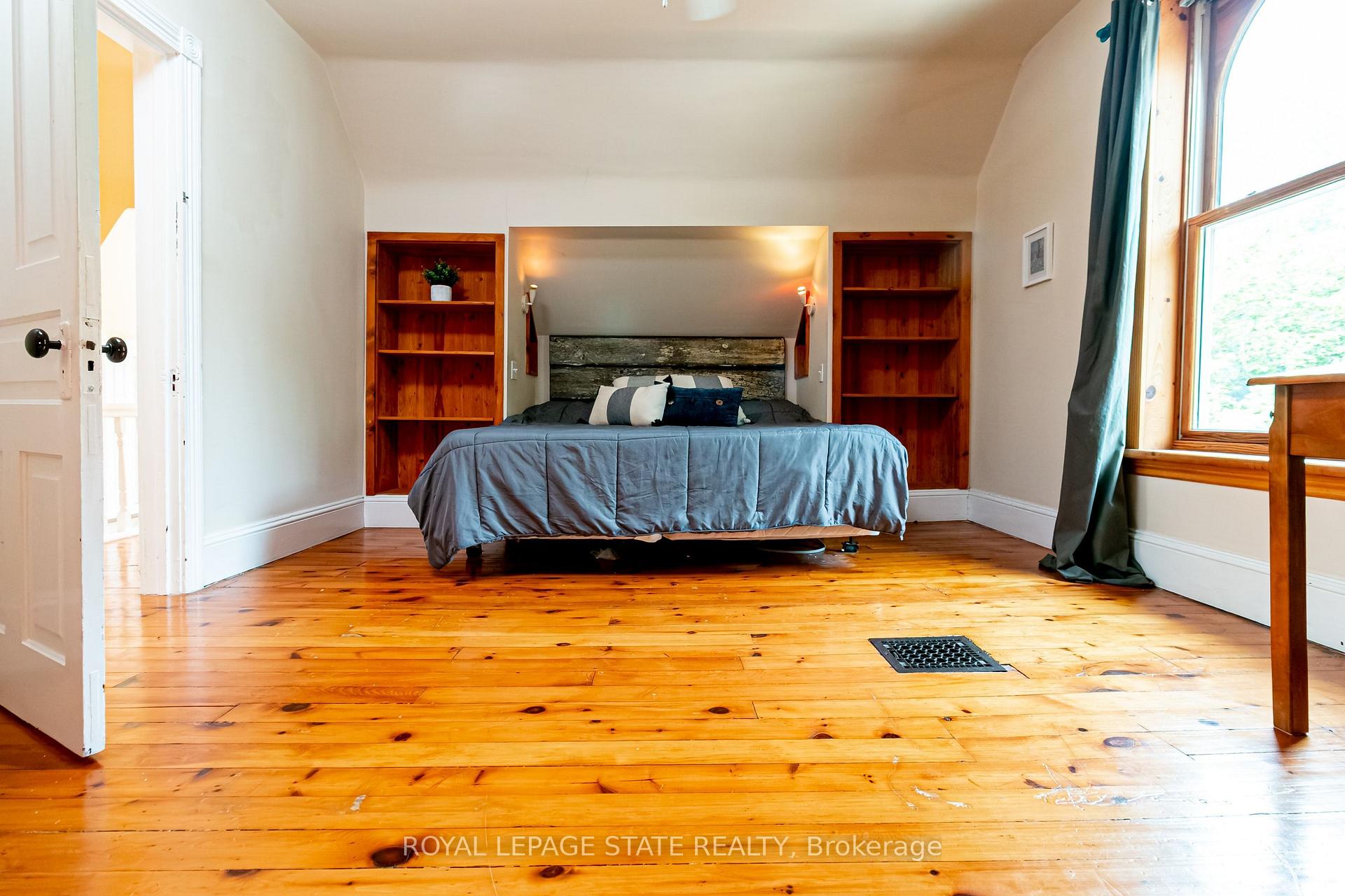 Photo 28 of 90 Victoria Street, Hamilton, Waterdown — HOMEH