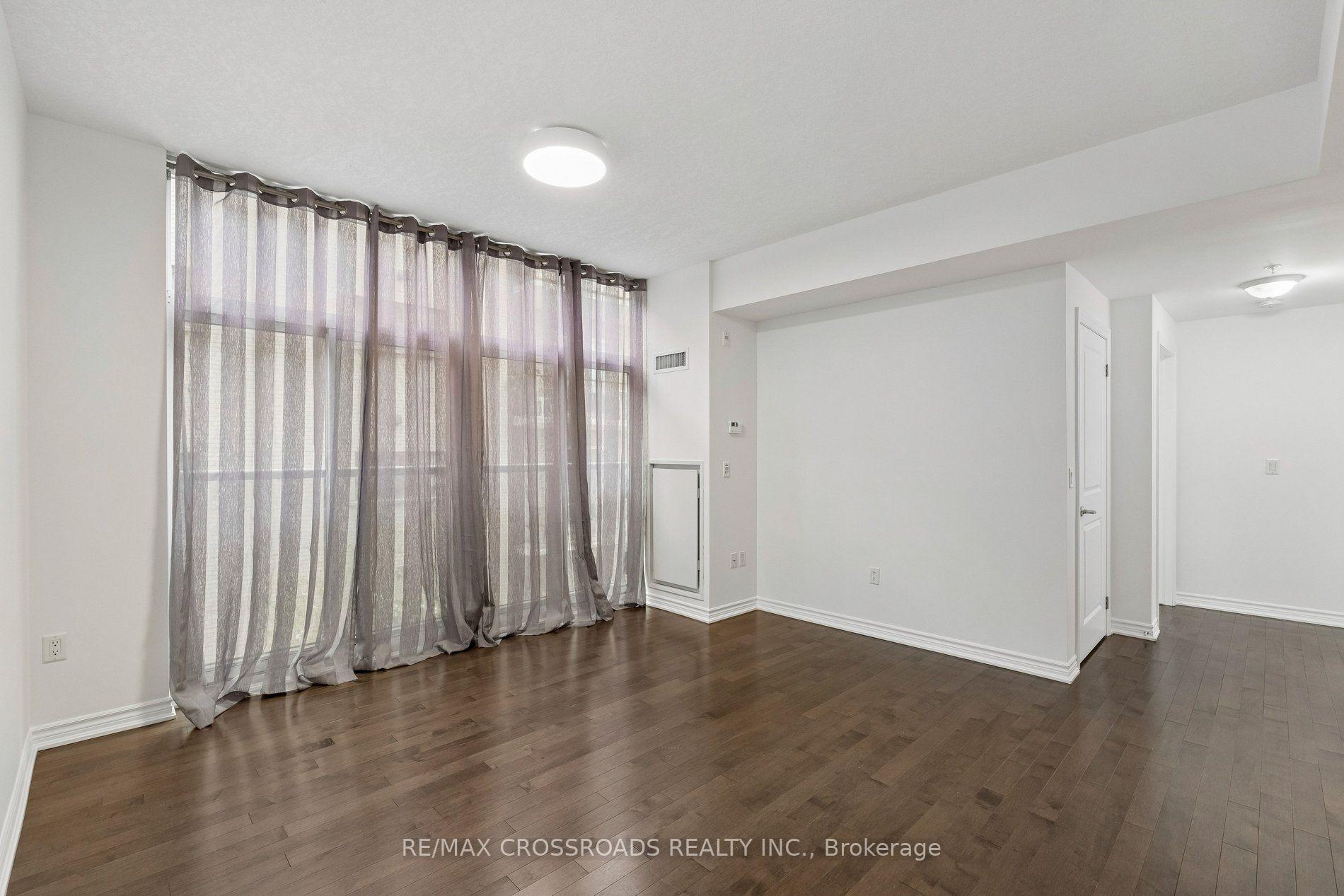 Photo 3 of Unit 201, 427 Aberdeen Avenue, Hamilton, Kirkendall — HOMEH