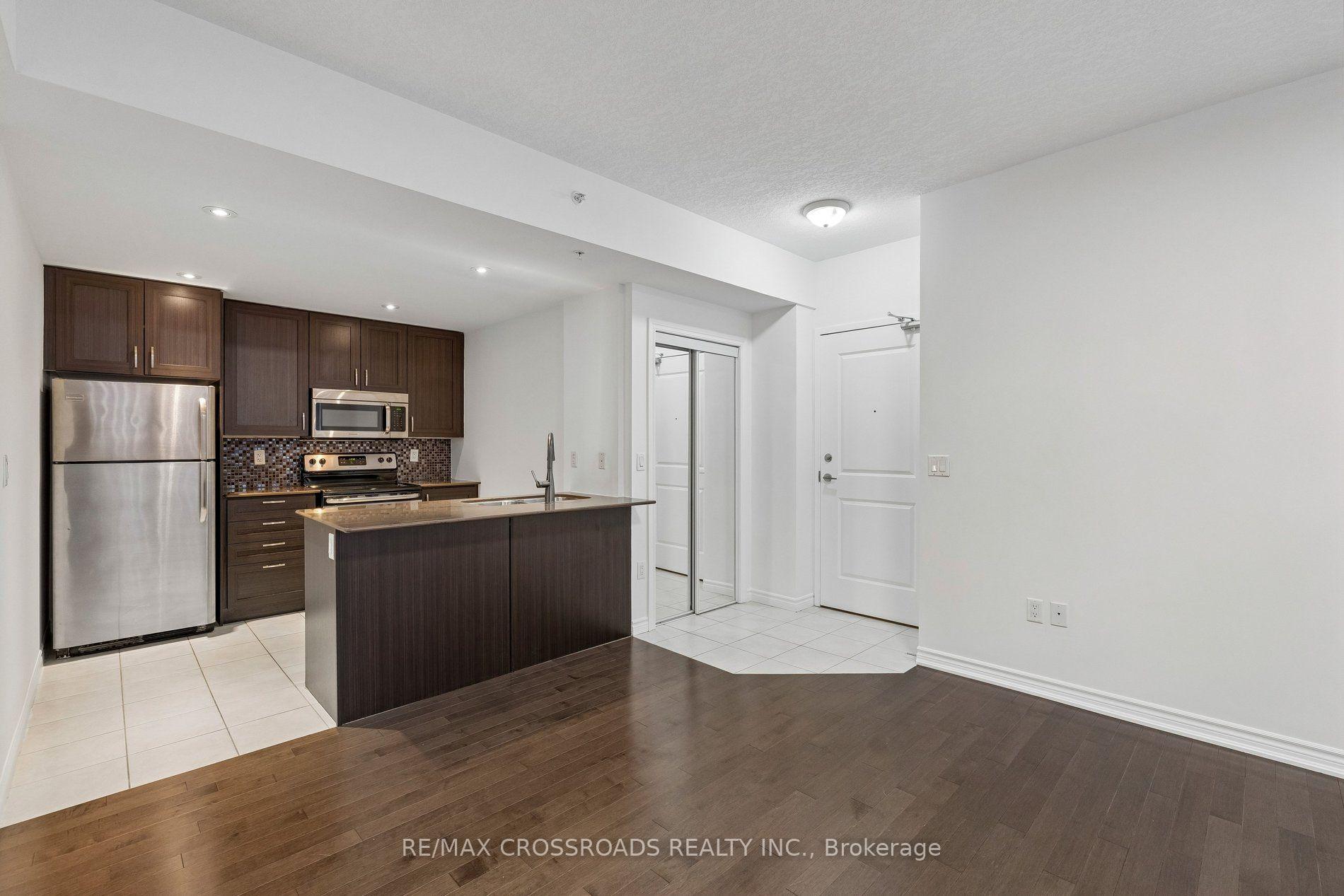 Photo 6 of Unit 201, 427 Aberdeen Avenue, Hamilton, Kirkendall — HOMEH