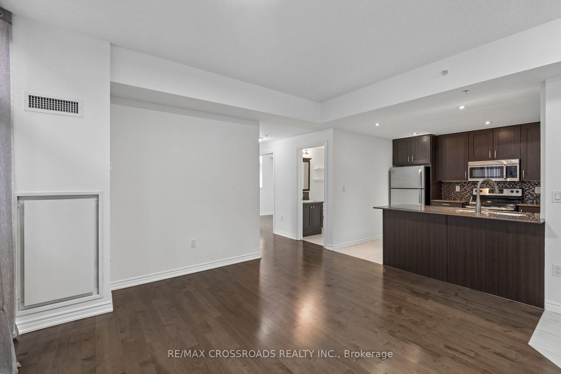 Photo 7 of Unit 201, 427 Aberdeen Avenue, Hamilton, Kirkendall — HOMEH