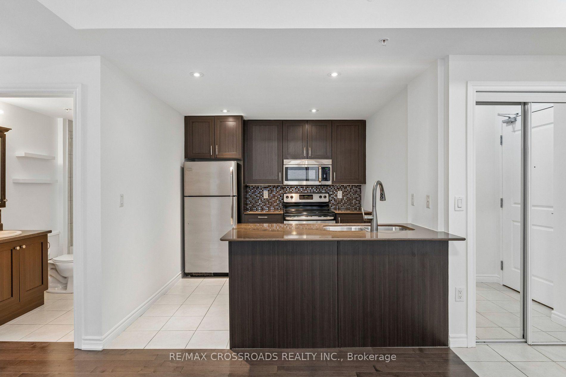Photo 8 of Unit 201, 427 Aberdeen Avenue, Hamilton, Kirkendall — HOMEH