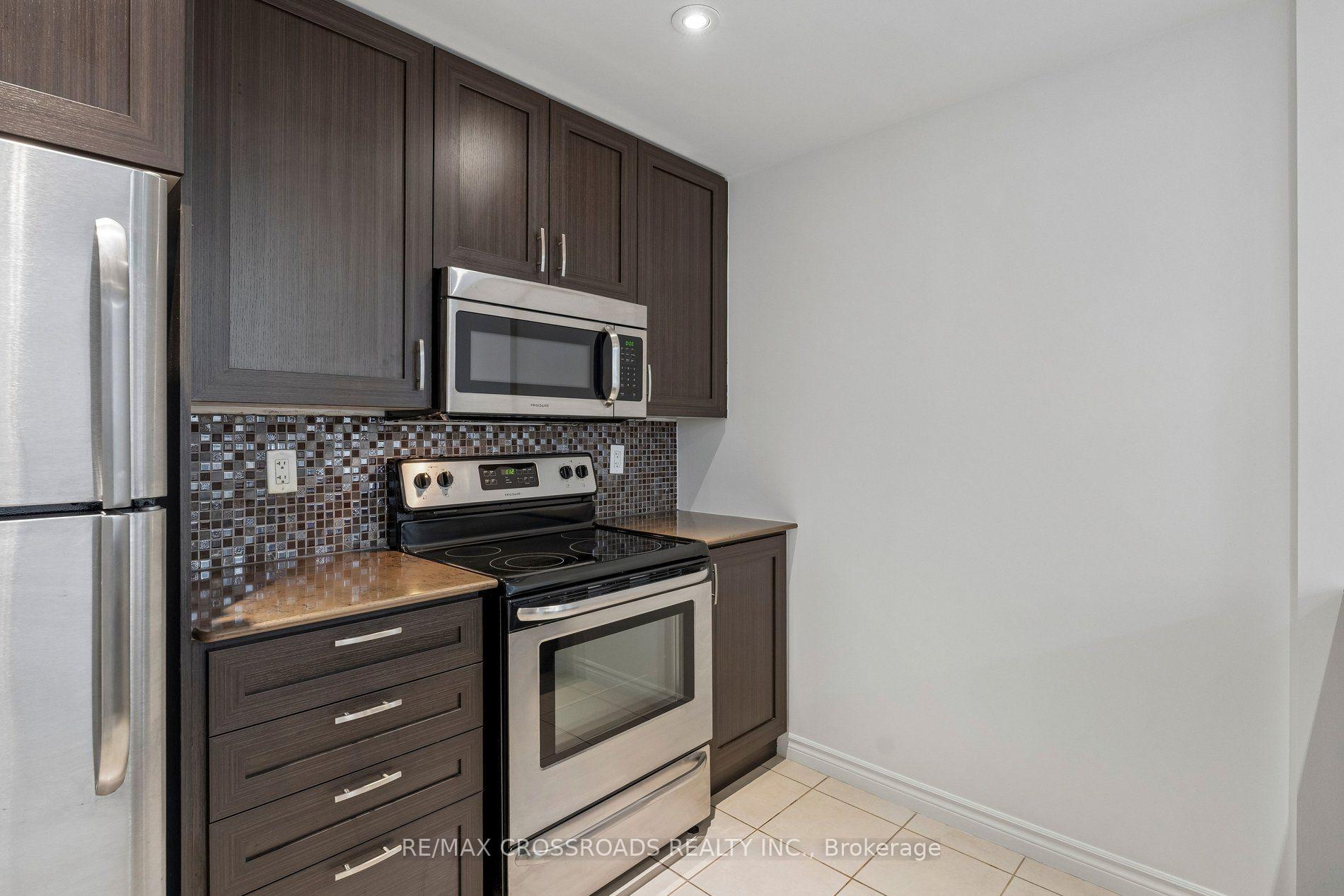 Photo 10 of Unit 201, 427 Aberdeen Avenue, Hamilton, Kirkendall — HOMEH