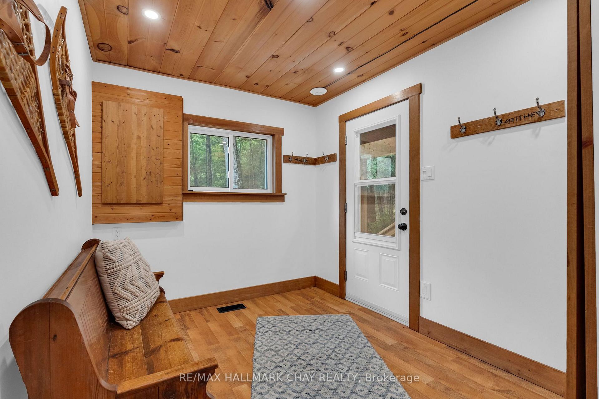Photo 5 of 1315 Wolf Circle, Algonquin Highlands, Sherborne — HOMEH