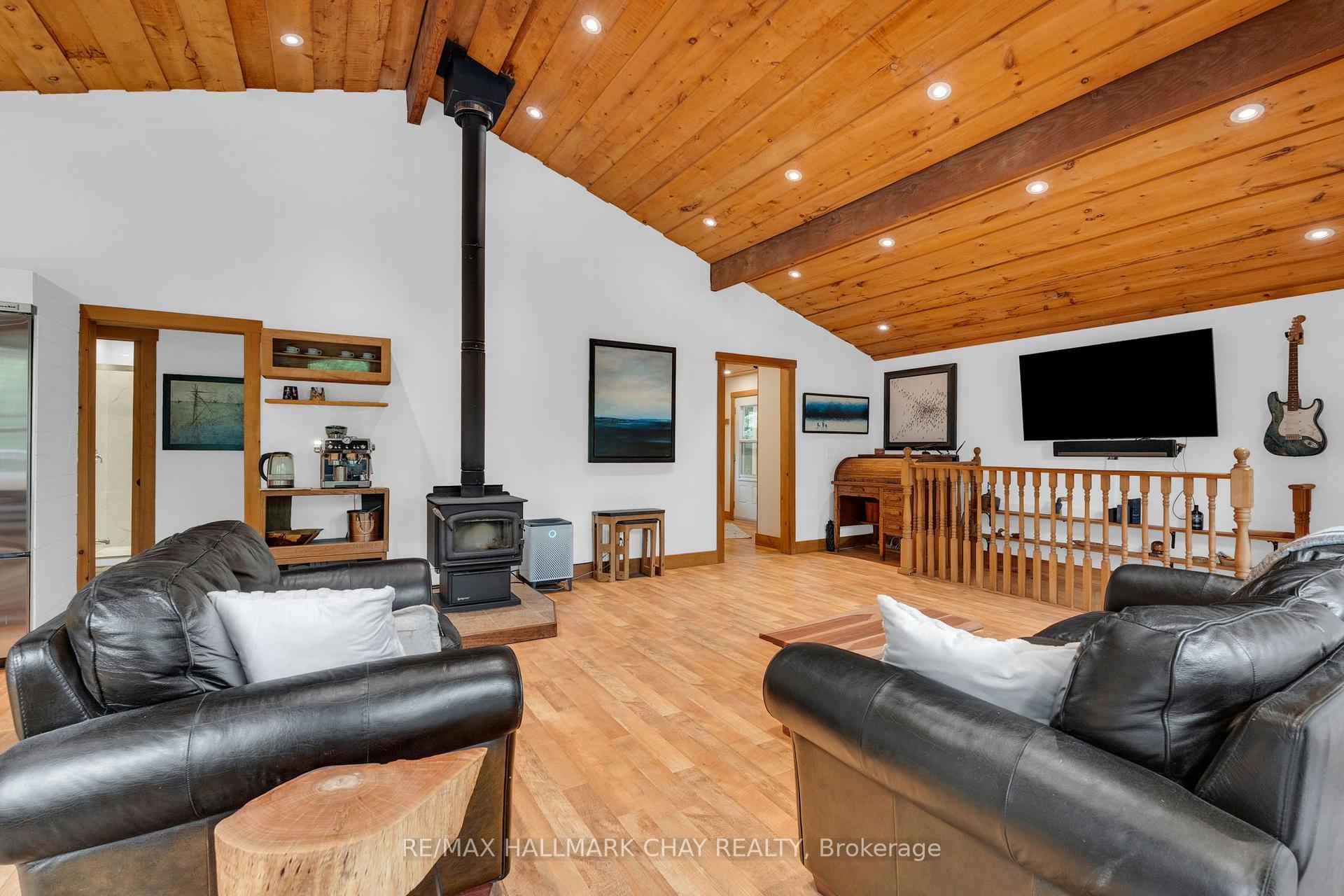 Photo 9 of 1315 Wolf Circle, Algonquin Highlands, Sherborne — HOMEH