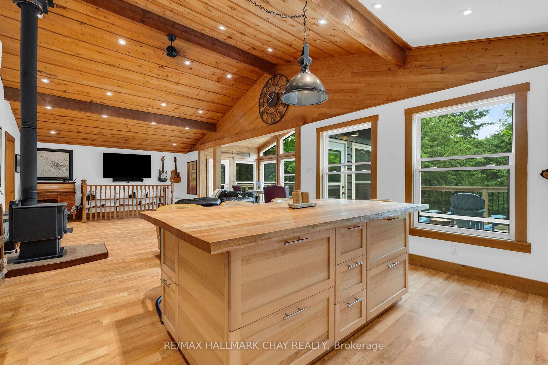 Photo 11 of 1315 Wolf Circle, Algonquin Highlands, Sherborne — HOMEH