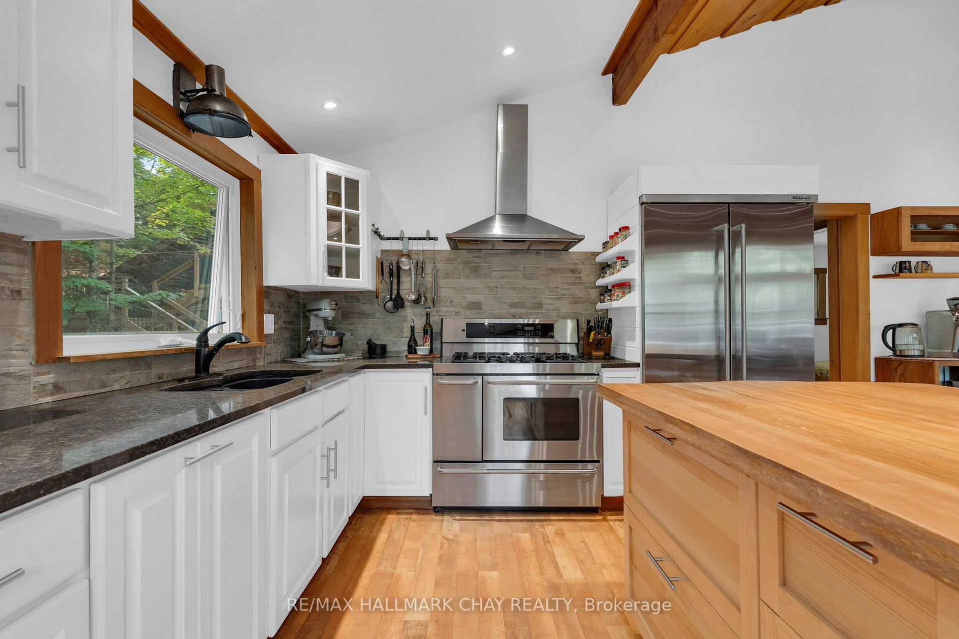 Photo 12 of 1315 Wolf Circle, Algonquin Highlands, Sherborne — HOMEH