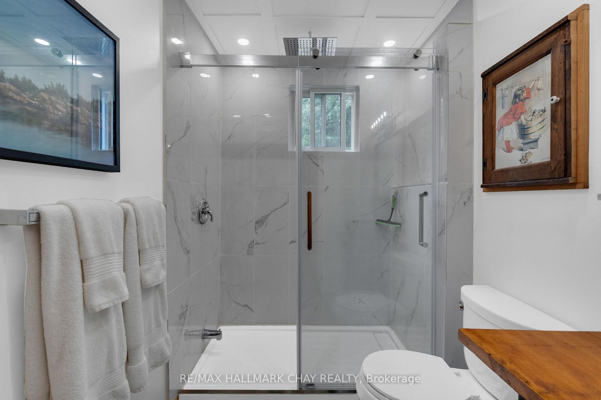 Photo 18 of 1315 Wolf Circle, Algonquin Highlands, Sherborne — HOMEH