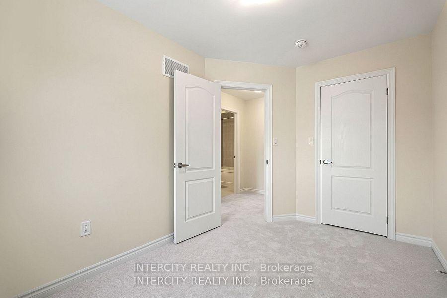 Photo 18 of 19 Senay Circle, Clarington, Courtice — HOMEH