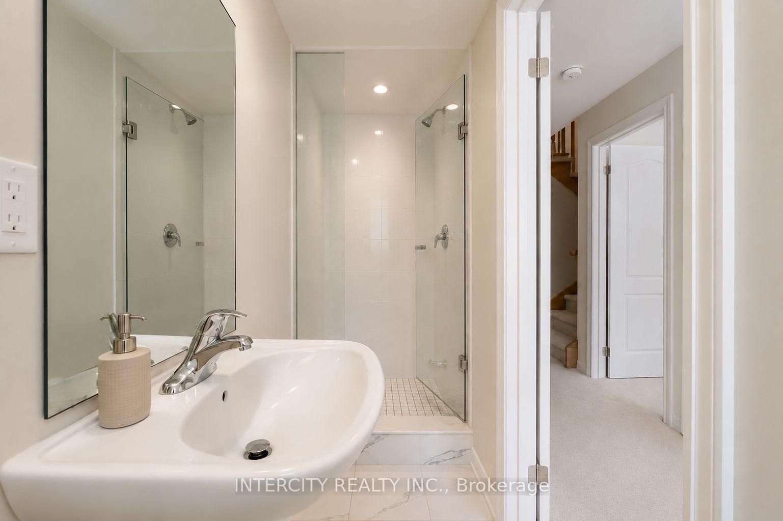 Photo 20 of 19 Senay Circle, Clarington, Courtice — HOMEH