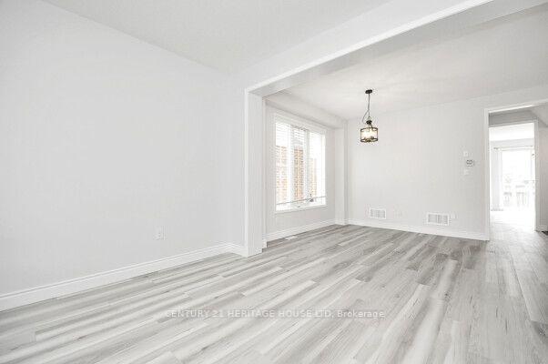 Photo 4 of 40 Beattie Crescent, Cambridge, Silver Heights — HOMEH