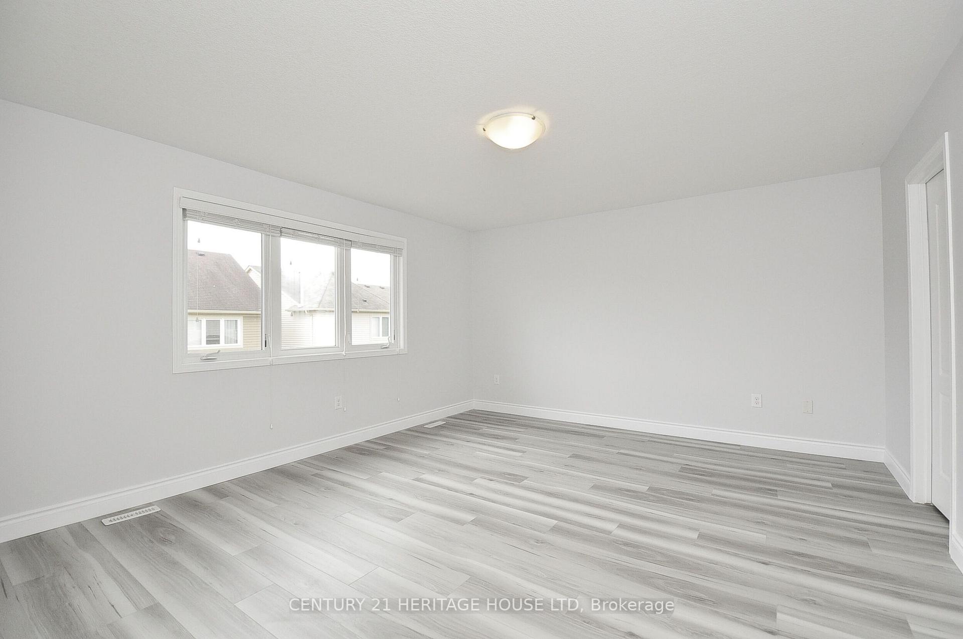 Photo 13 of 40 Beattie Crescent, Cambridge, Silver Heights — HOMEH