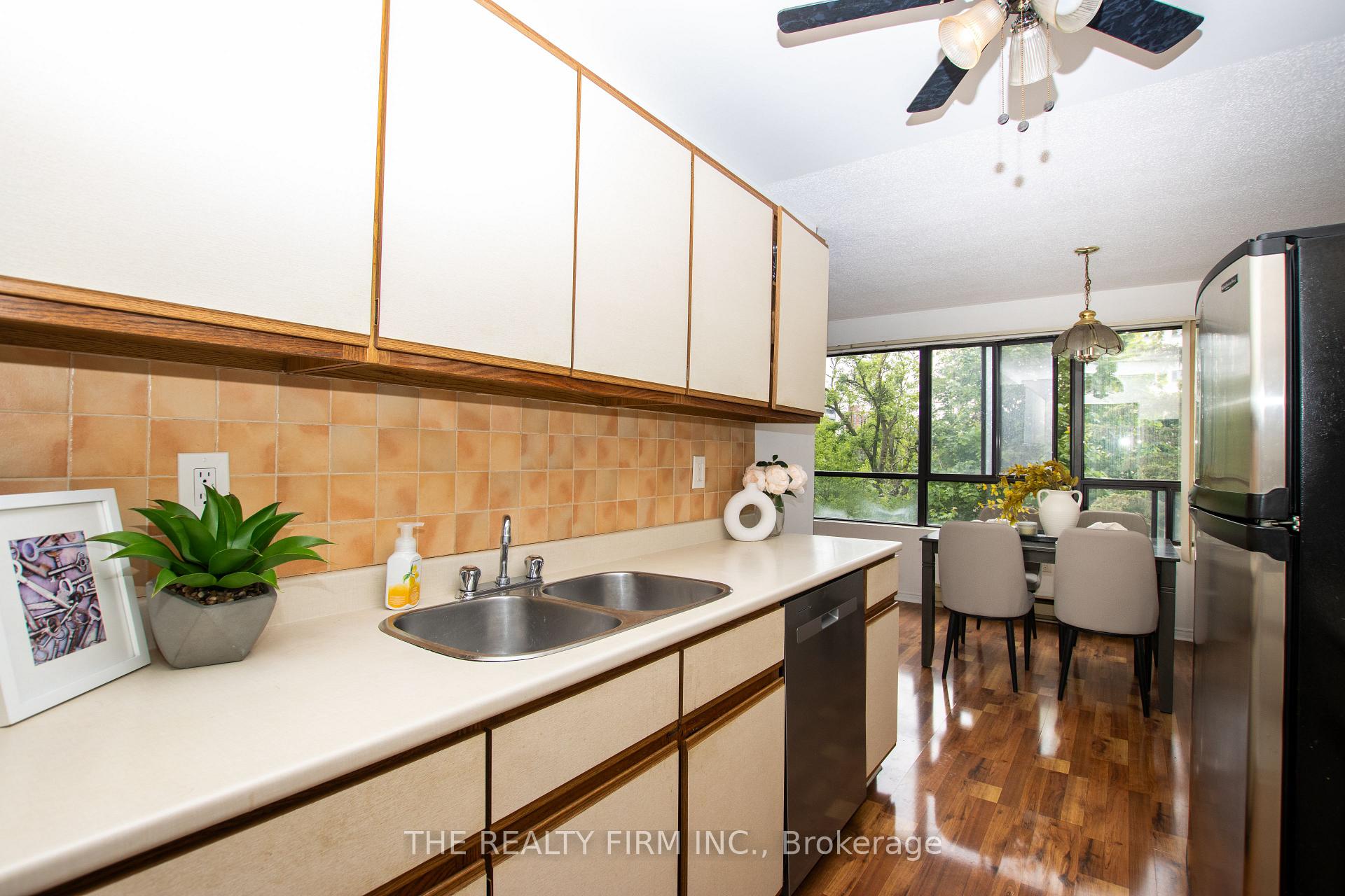 Photo 8 of Unit 403, 135 Baseline Road W, London, South D — HOMEH