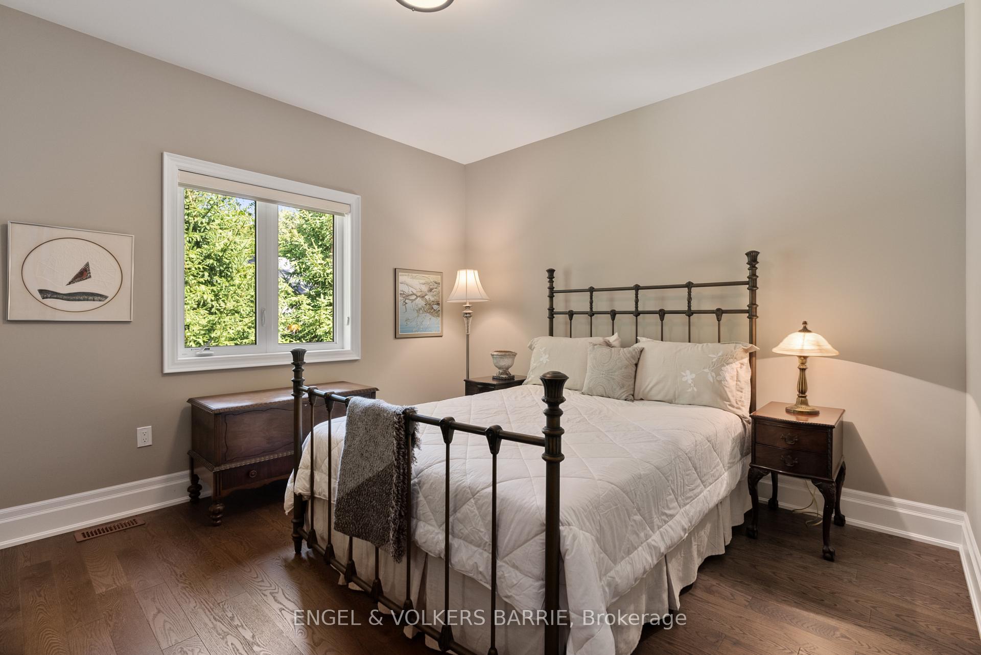 Photo 17 of 7 Gallagher Crescent, Springwater, Midhurst — HOMEH