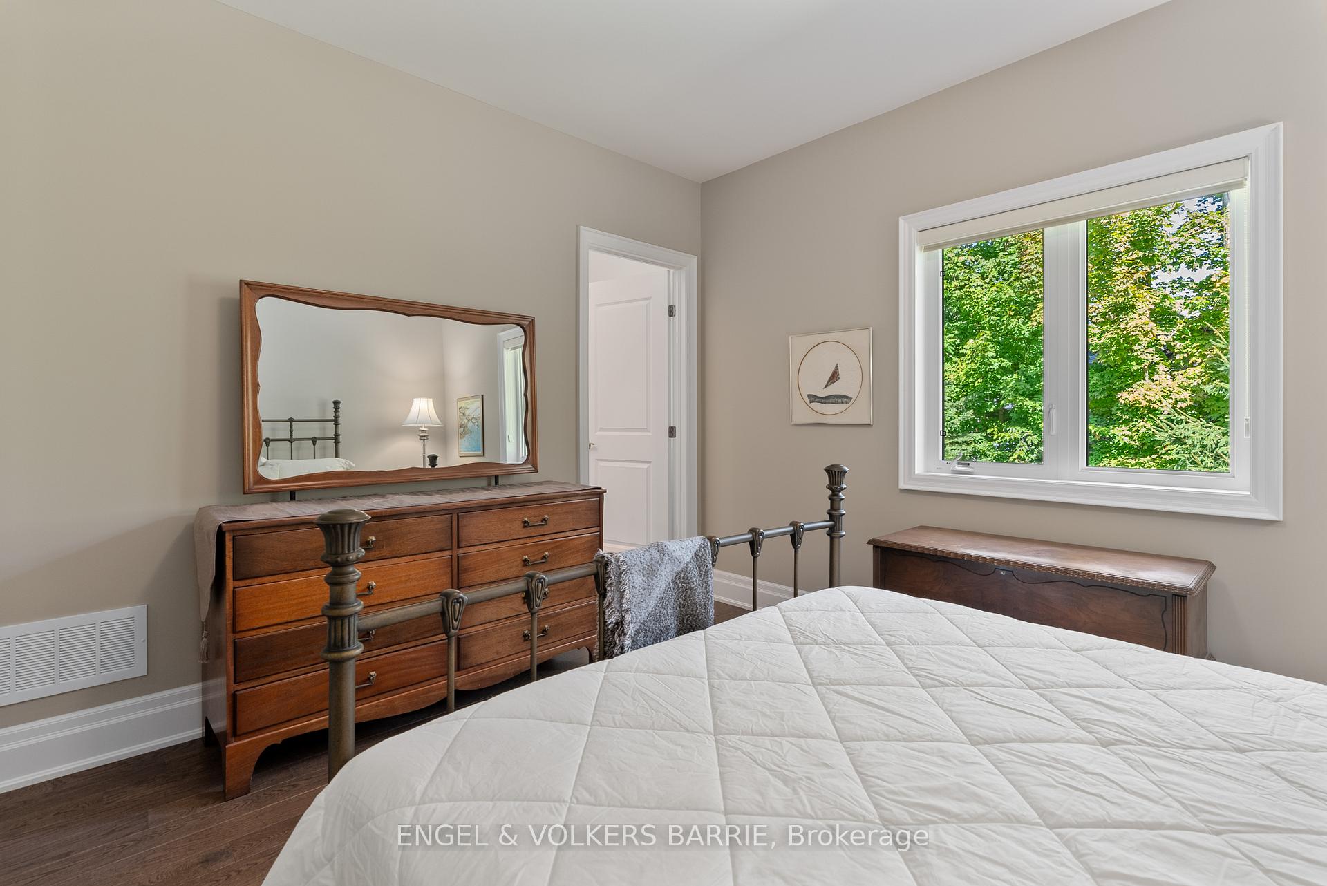Photo 18 of 7 Gallagher Crescent, Springwater, Midhurst — HOMEH