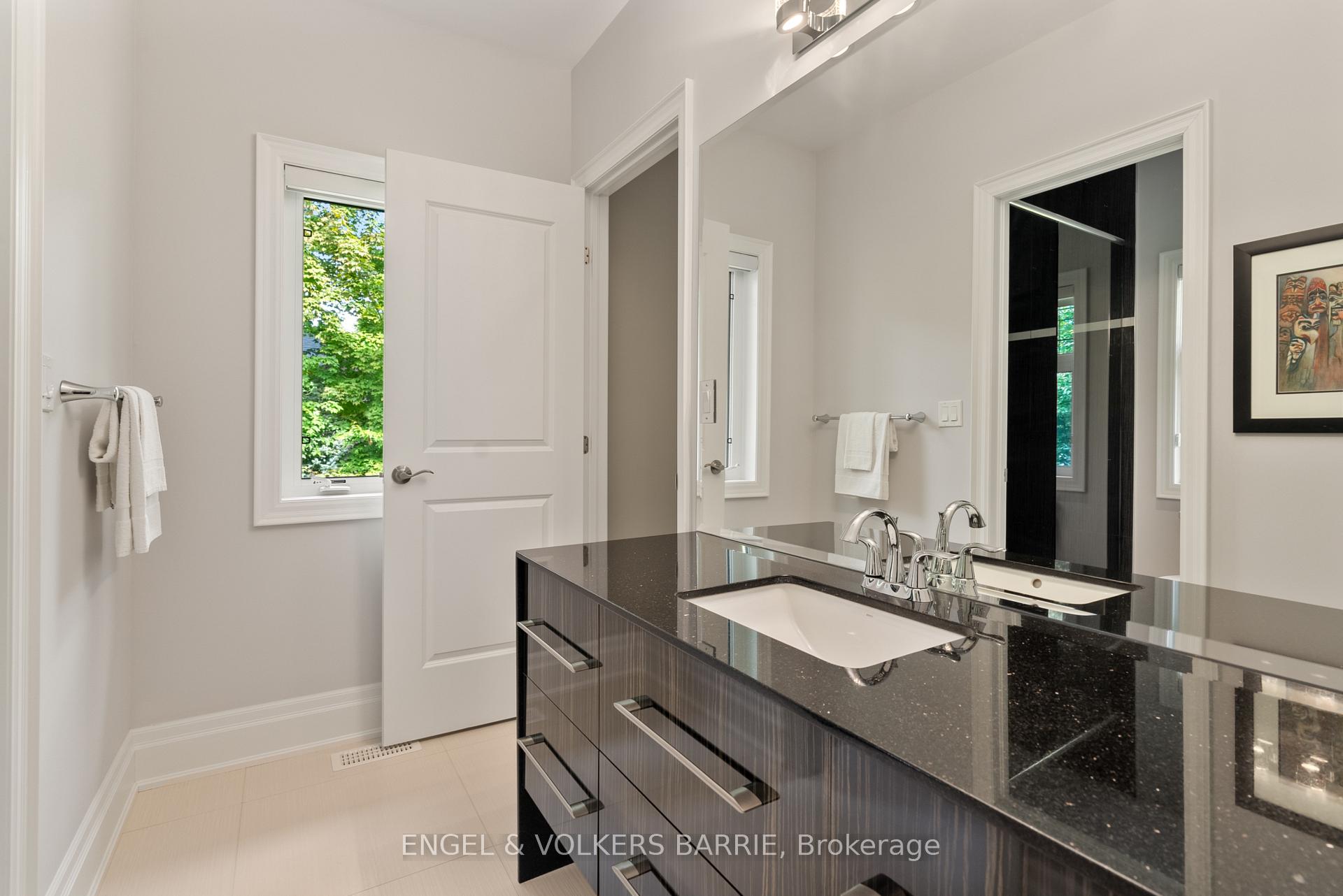 Photo 22 of 7 Gallagher Crescent, Springwater, Midhurst — HOMEH