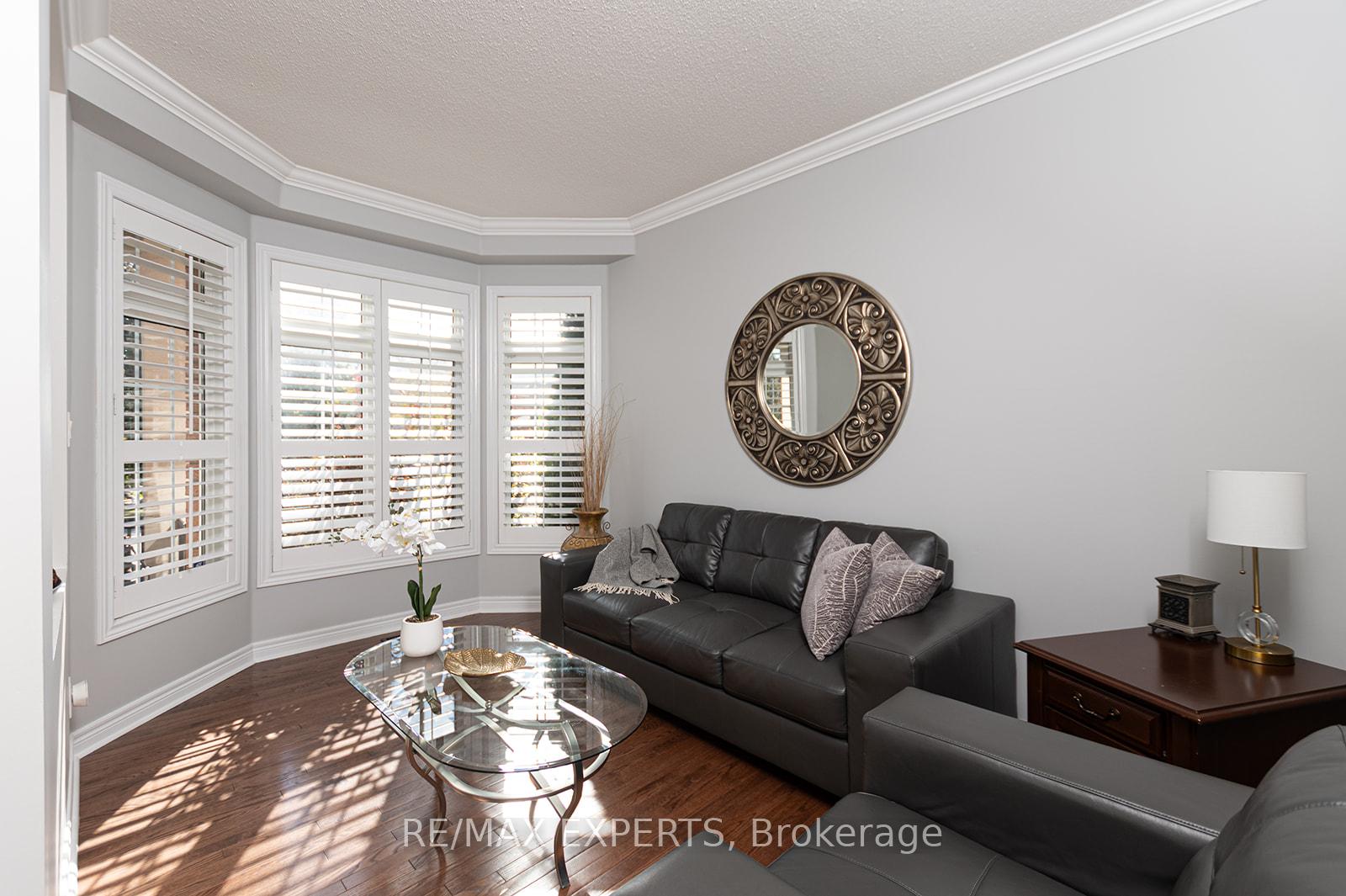 Photo 9 of 34 Laurentide Crescent, Brampton, Vales of Castlemore North — HOMEH