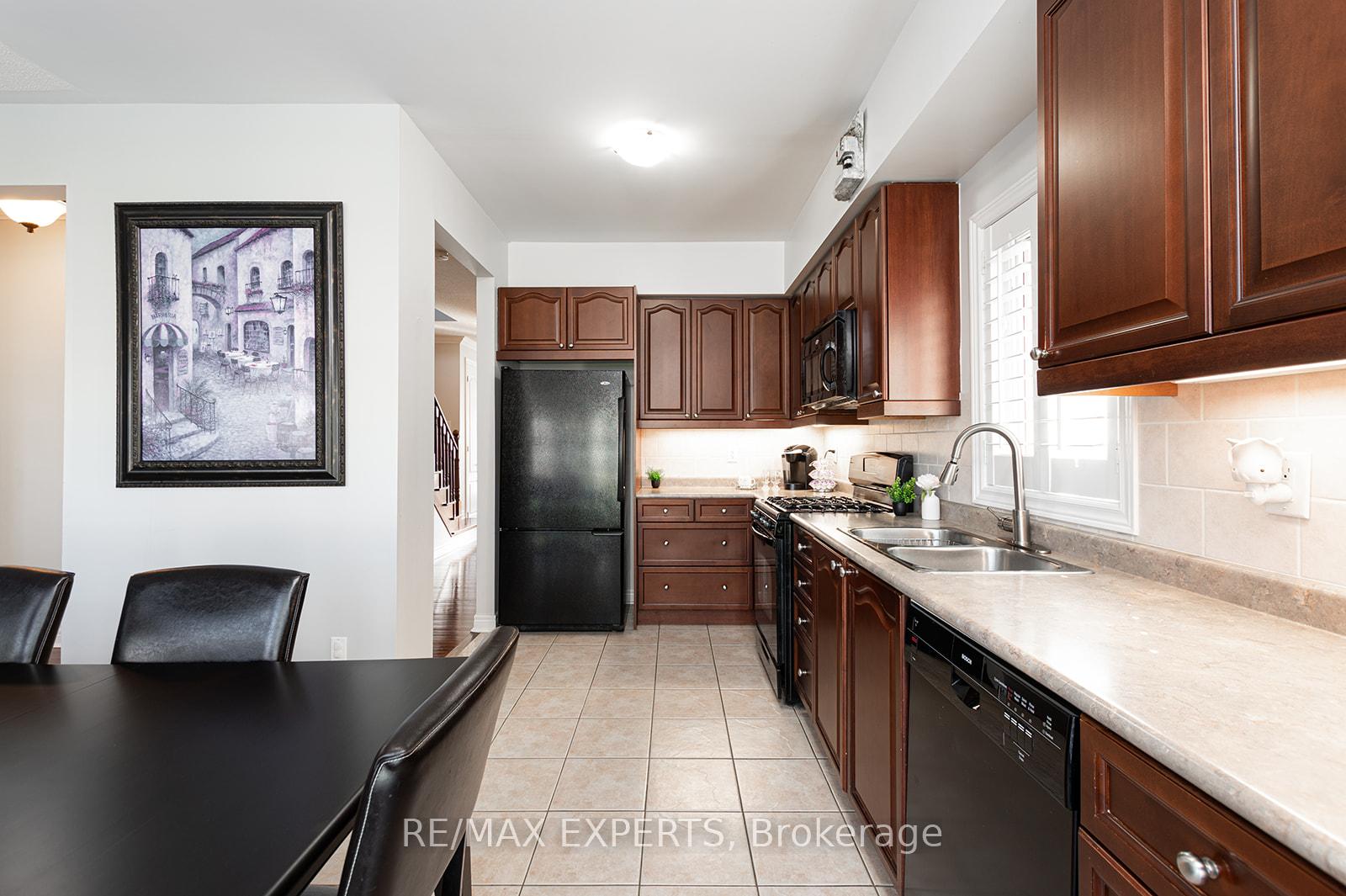 Photo 14 of 34 Laurentide Crescent, Brampton, Vales of Castlemore North — HOMEH