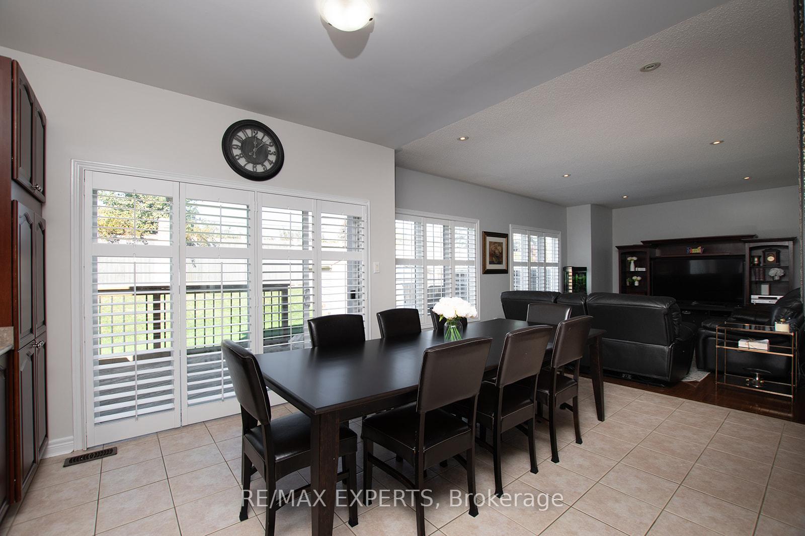 Photo 15 of 34 Laurentide Crescent, Brampton, Vales of Castlemore North — HOMEH