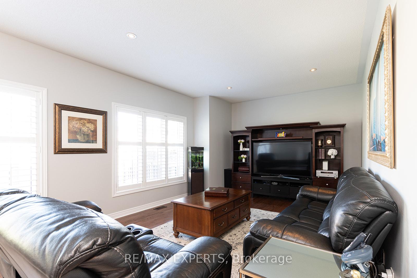 Photo 16 of 34 Laurentide Crescent, Brampton, Vales of Castlemore North — HOMEH