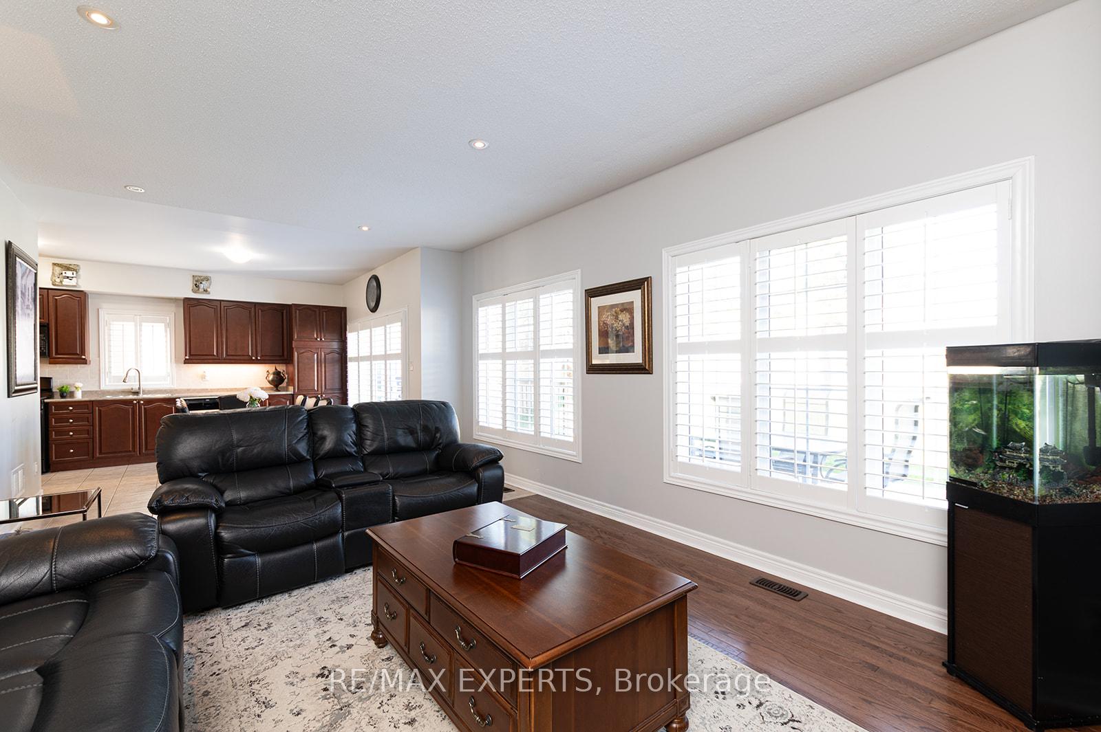 Photo 19 of 34 Laurentide Crescent, Brampton, Vales of Castlemore North — HOMEH