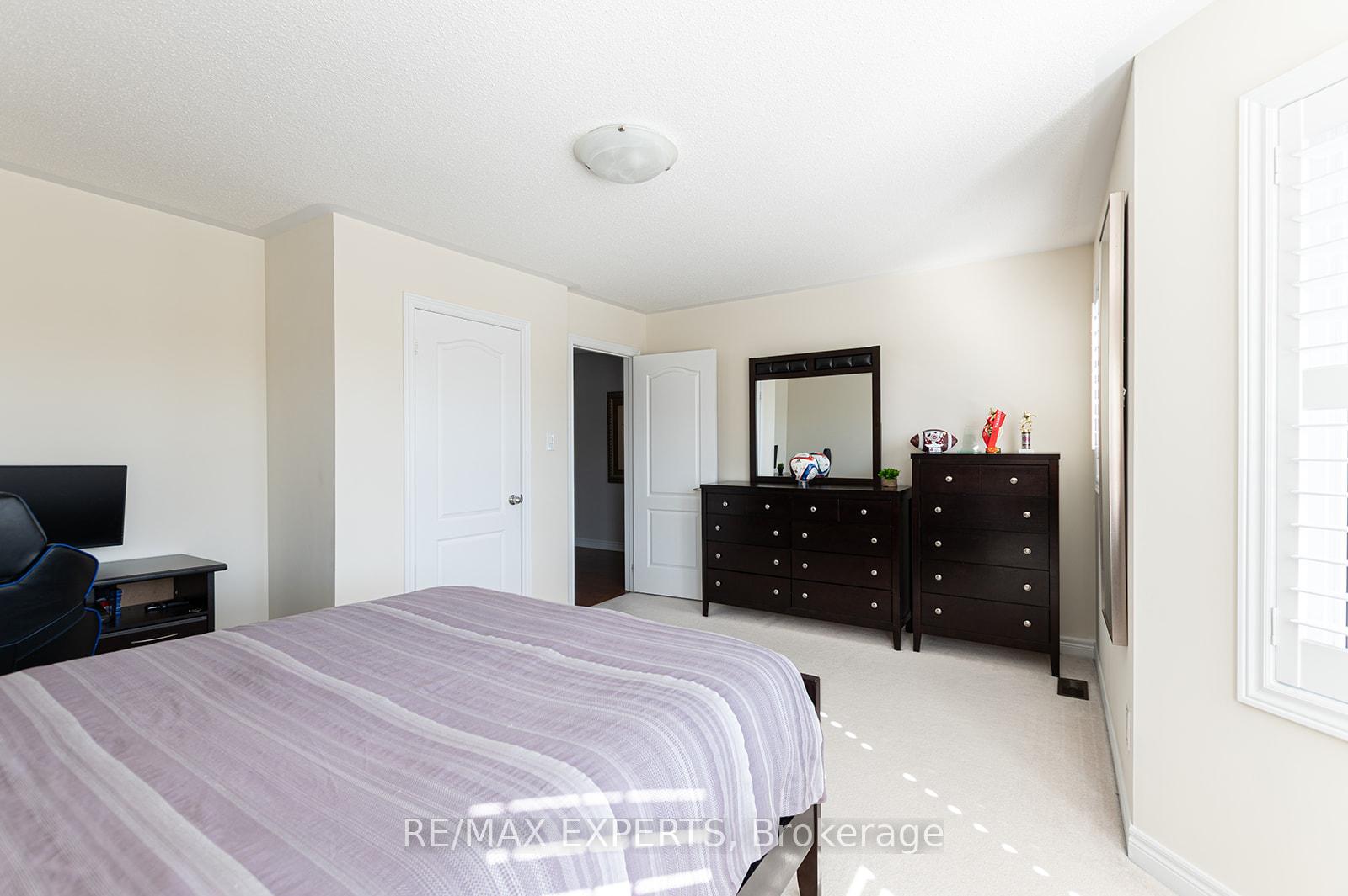 Photo 28 of 34 Laurentide Crescent, Brampton, Vales of Castlemore North — HOMEH