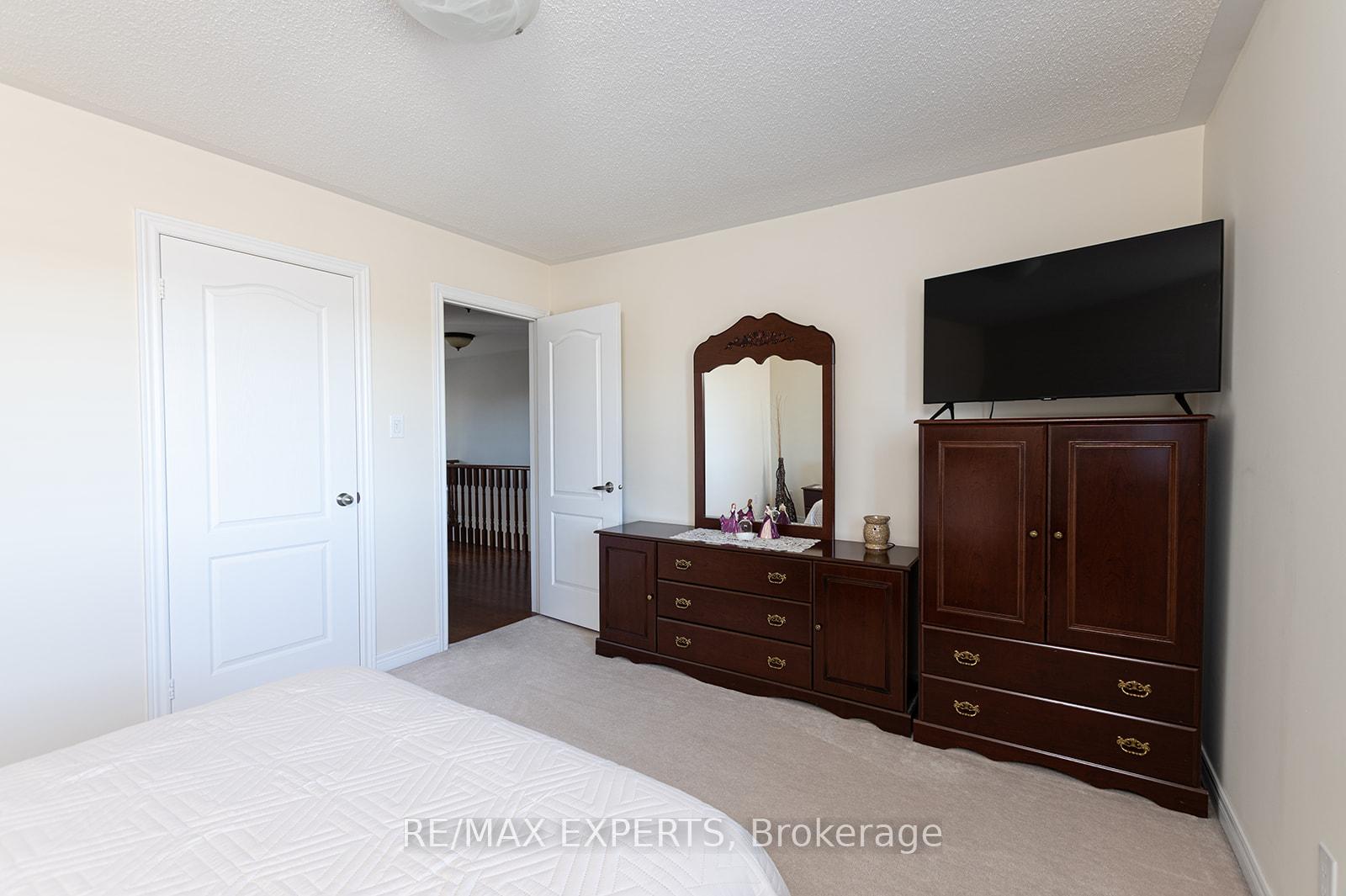 Photo 32 of 34 Laurentide Crescent, Brampton, Vales of Castlemore North — HOMEH
