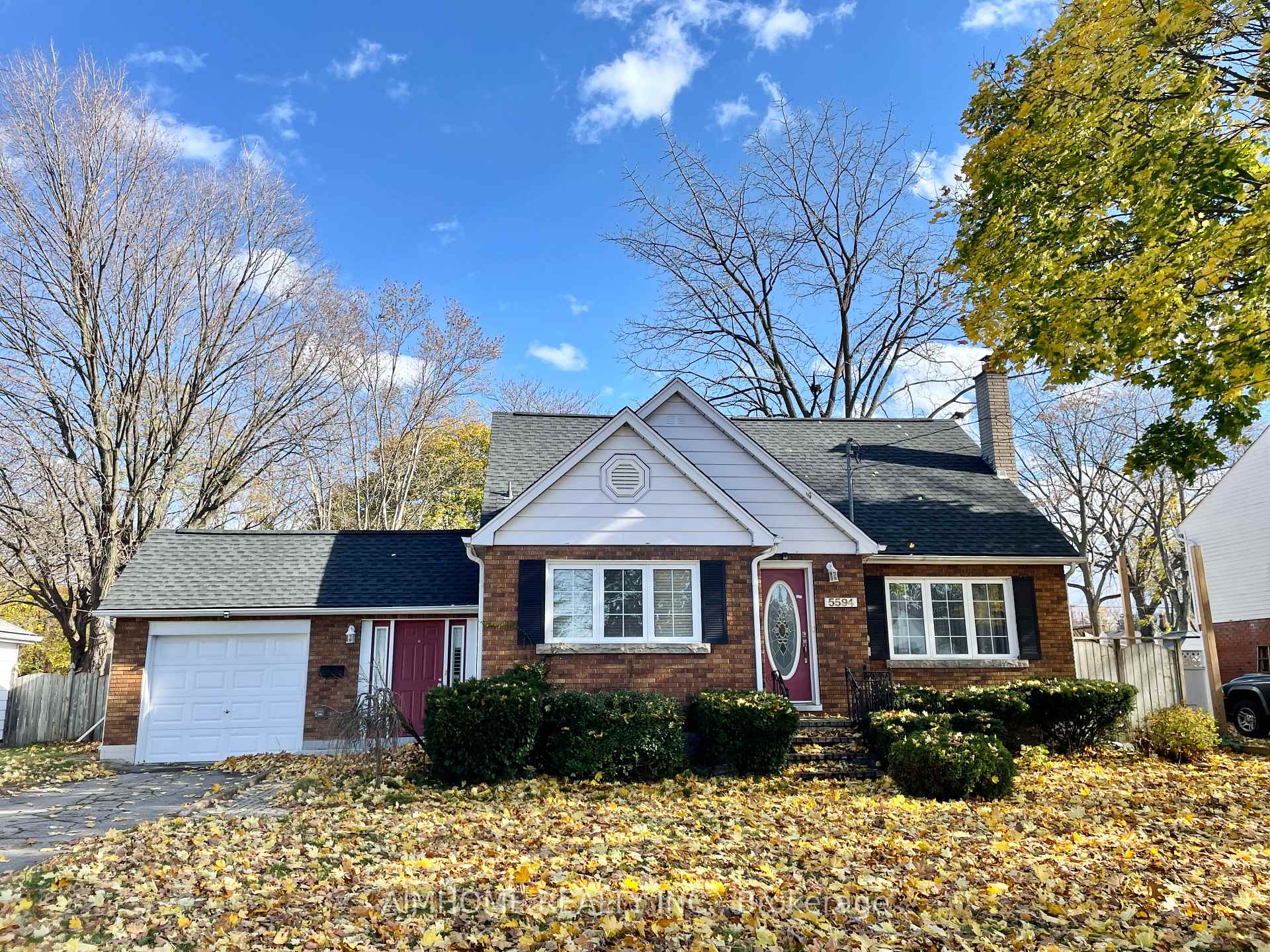 Photo 1 of 5594 Woodland Boulevard, Niagara Falls, Hospital — HOMEH