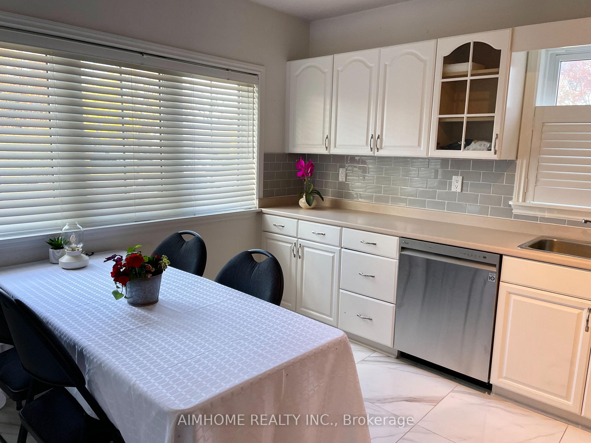 Photo 3 of 5594 Woodland Boulevard, Niagara Falls, Hospital — HOMEH