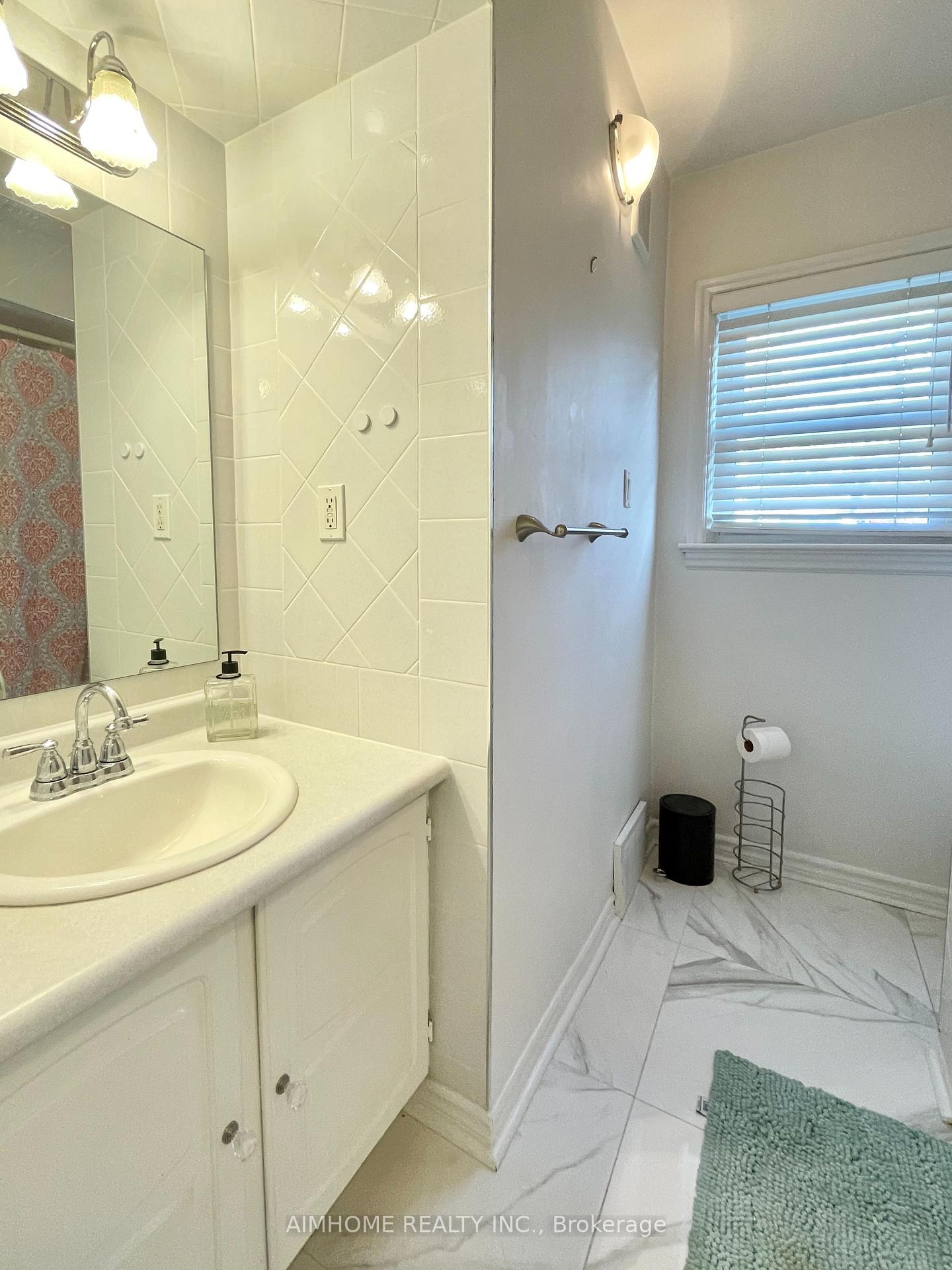 Photo 8 of 5594 Woodland Boulevard, Niagara Falls, Hospital — HOMEH