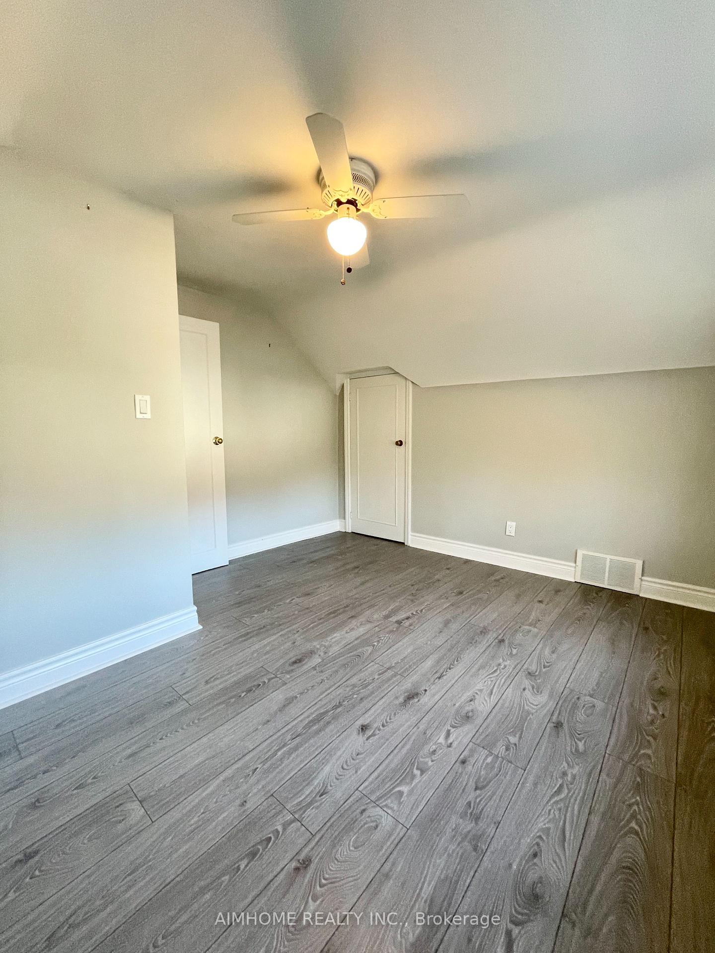 Photo 9 of 5594 Woodland Boulevard, Niagara Falls, Hospital — HOMEH