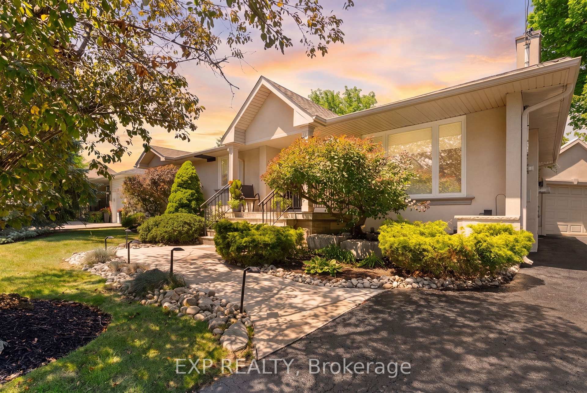 Photo 1 of 20 Malaren Road, Vaughan, Maple — HOMEH