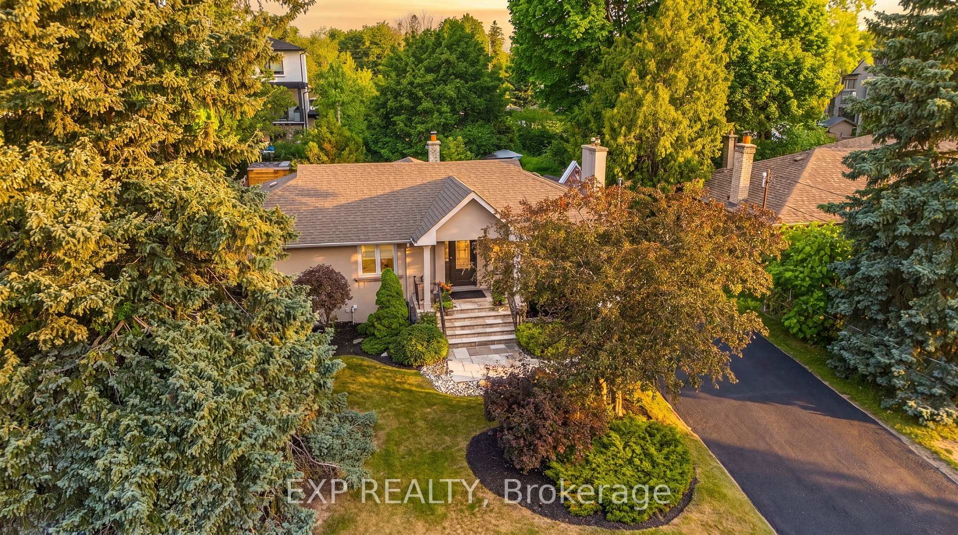 Photo 2 of 20 Malaren Road, Vaughan, Maple — HOMEH
