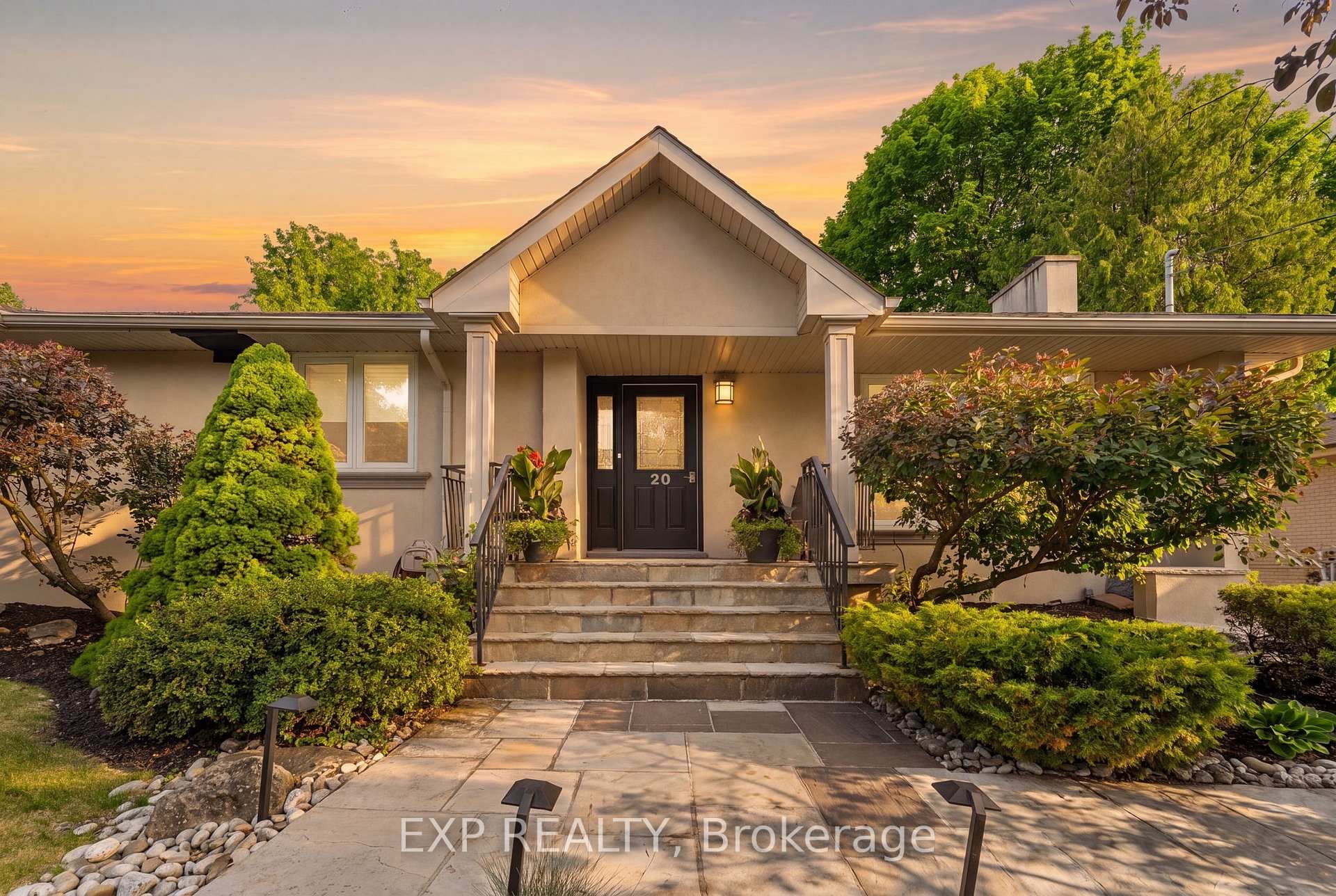 Photo 4 of 20 Malaren Road, Vaughan, Maple — HOMEH