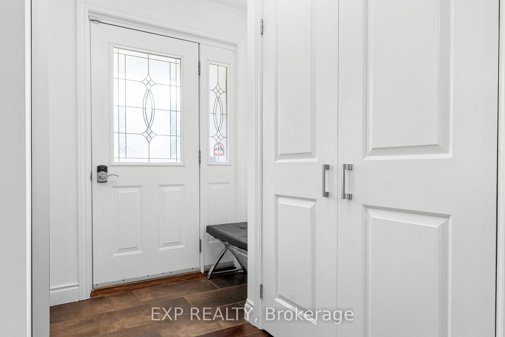 Photo 5 of 20 Malaren Road, Vaughan, Maple — HOMEH