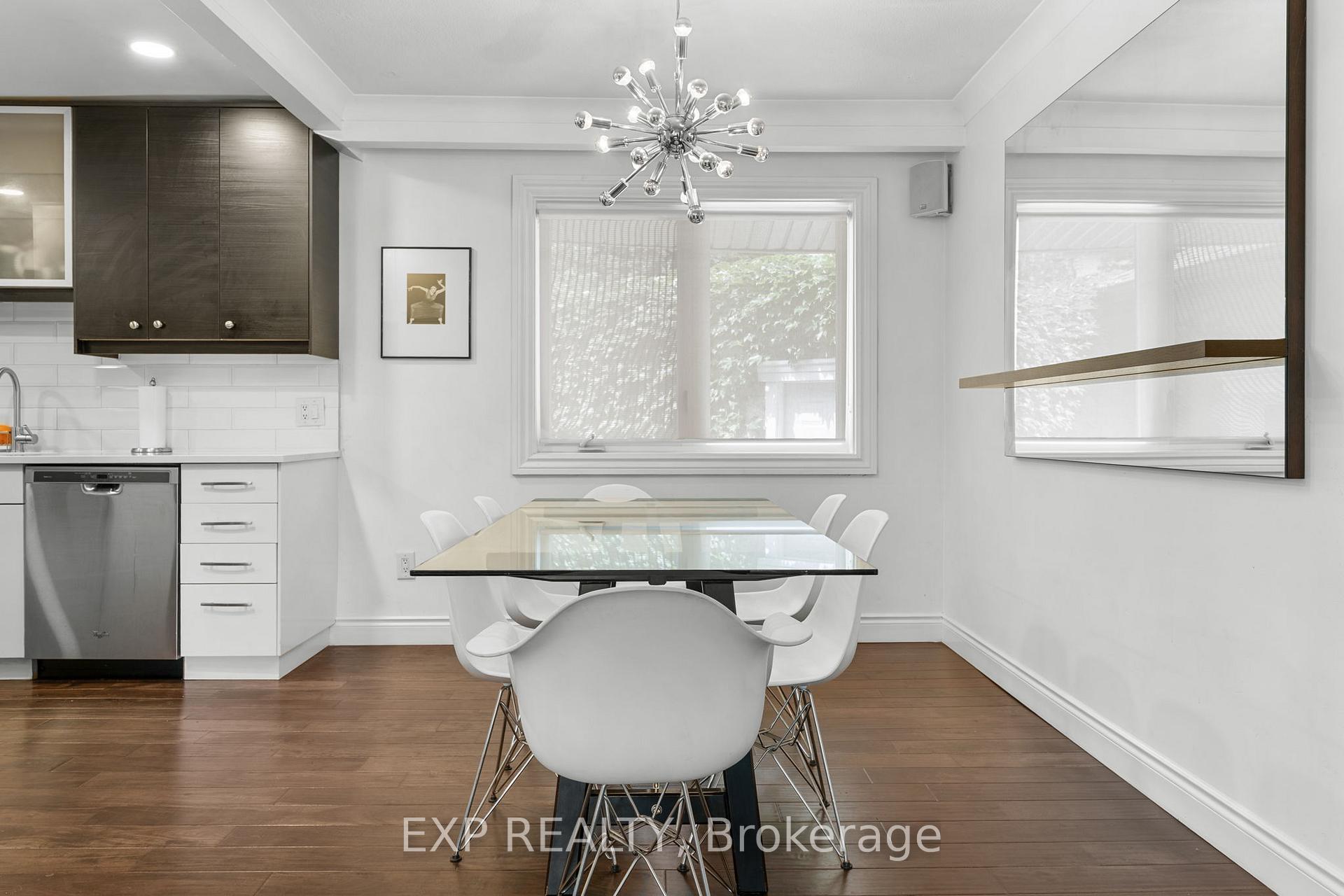 Photo 11 of 20 Malaren Road, Vaughan, Maple — HOMEH