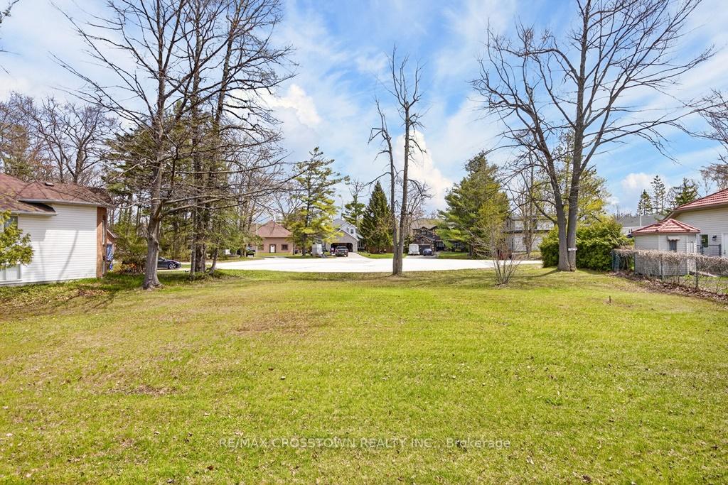 Photo 2 of 15 Smallman Drive, Wasaga Beach — HOMEH