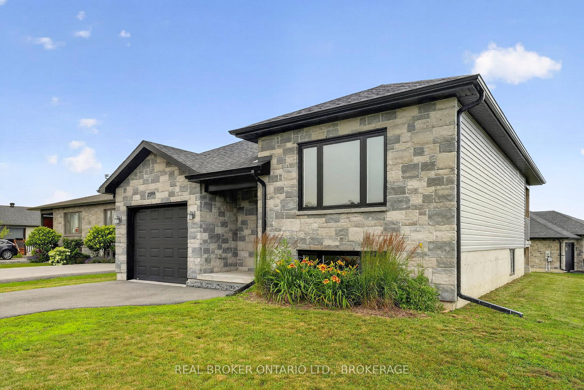 Photo 2 of 2199 Burke Avenue, Cornwall, Cornwall — HOMEH