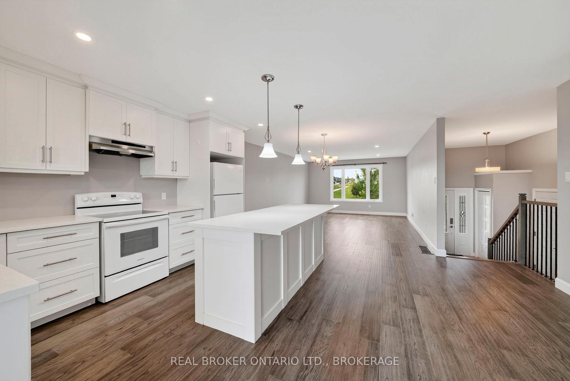 Photo 14 of 2199 Burke Avenue, Cornwall, Cornwall — HOMEH