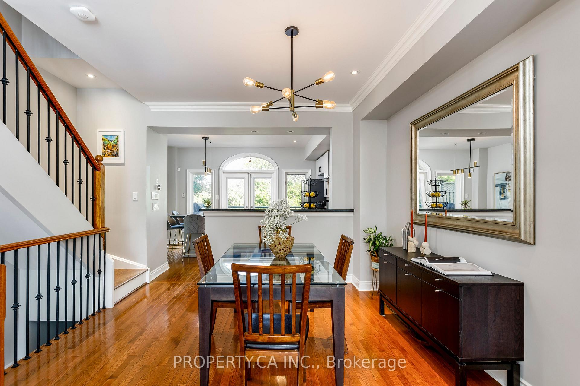 Photo 4 of 9 Leaves Terrace, Etobicoke, Stonegate-Queensway — HOMEH
