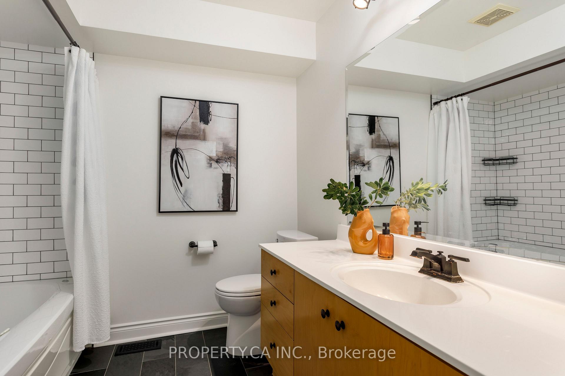 Photo 10 of 9 Leaves Terrace, Etobicoke, Stonegate-Queensway — HOMEH