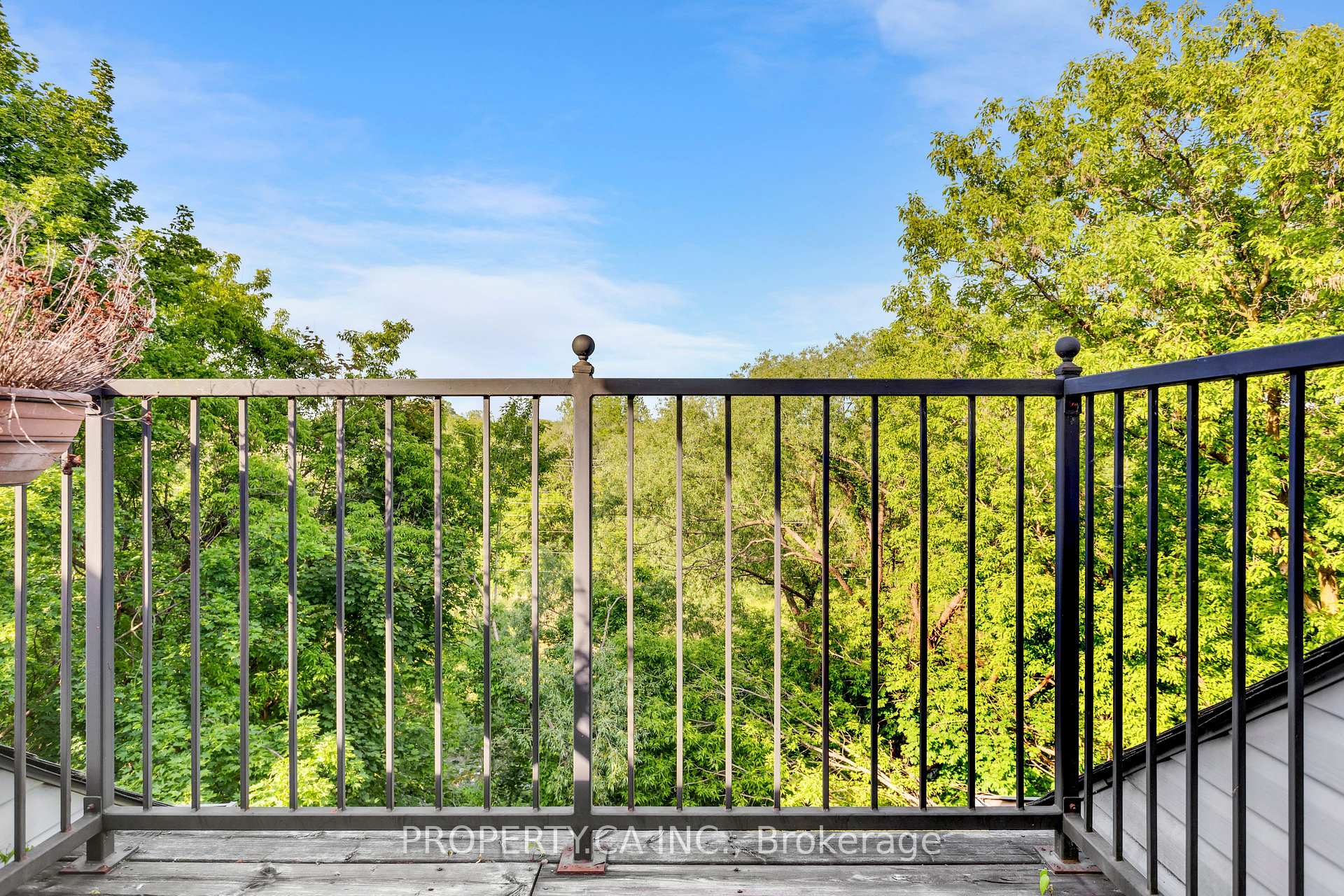 Photo 19 of 9 Leaves Terrace, Etobicoke, Stonegate-Queensway — HOMEH