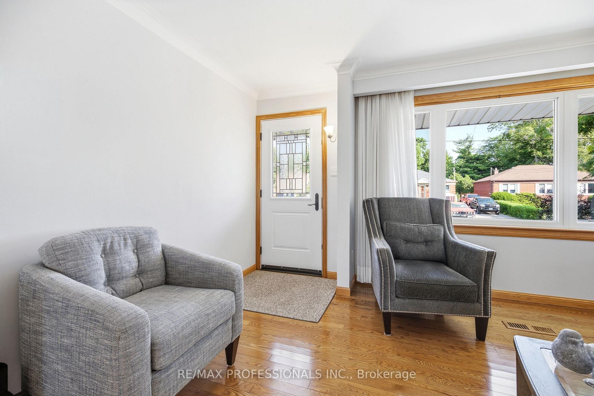 Photo 2 of 580 Exbury Crescent, Mississauga, Mineola — HOMEH