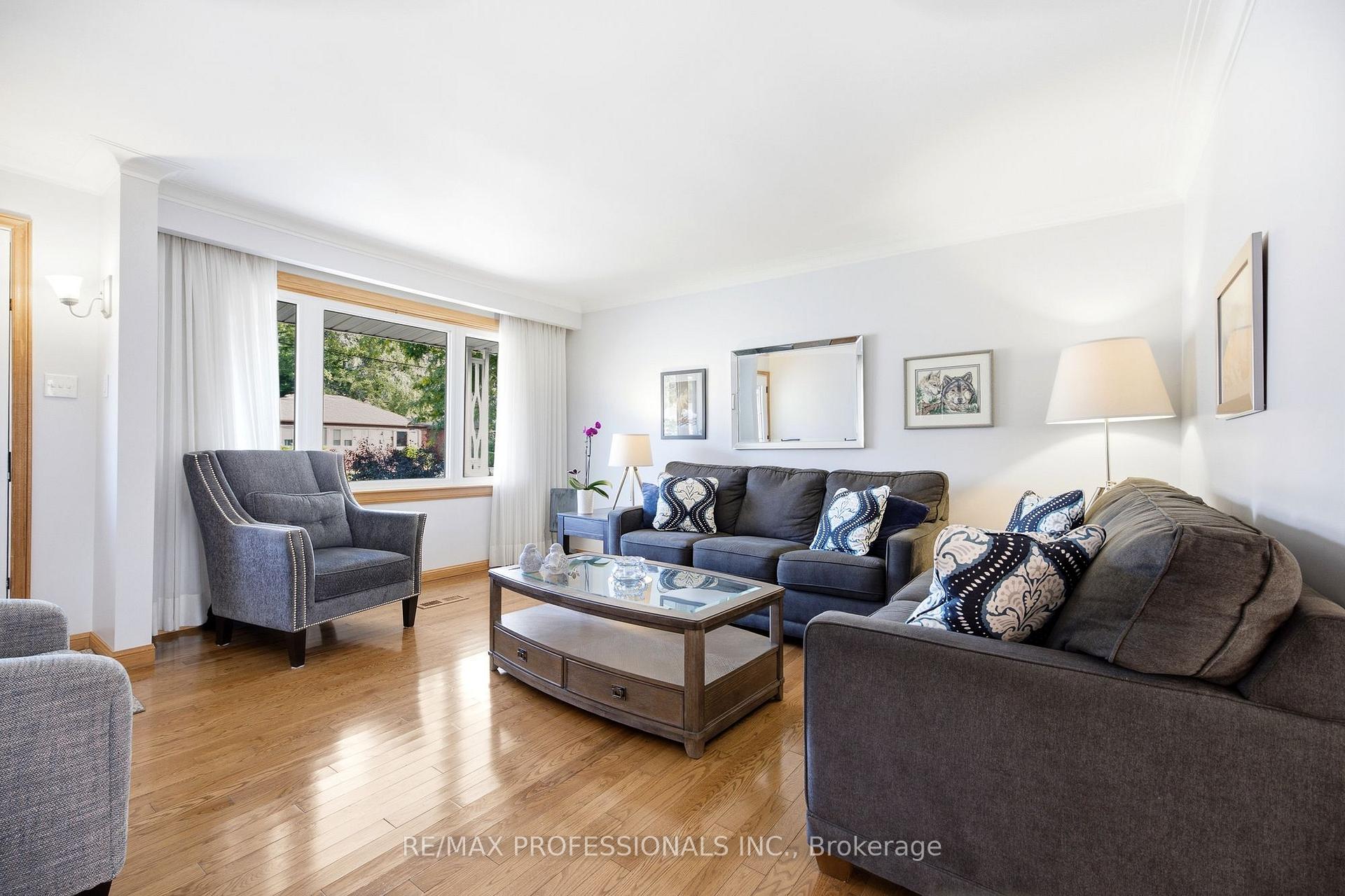 Photo 3 of 580 Exbury Crescent, Mississauga, Mineola — HOMEH
