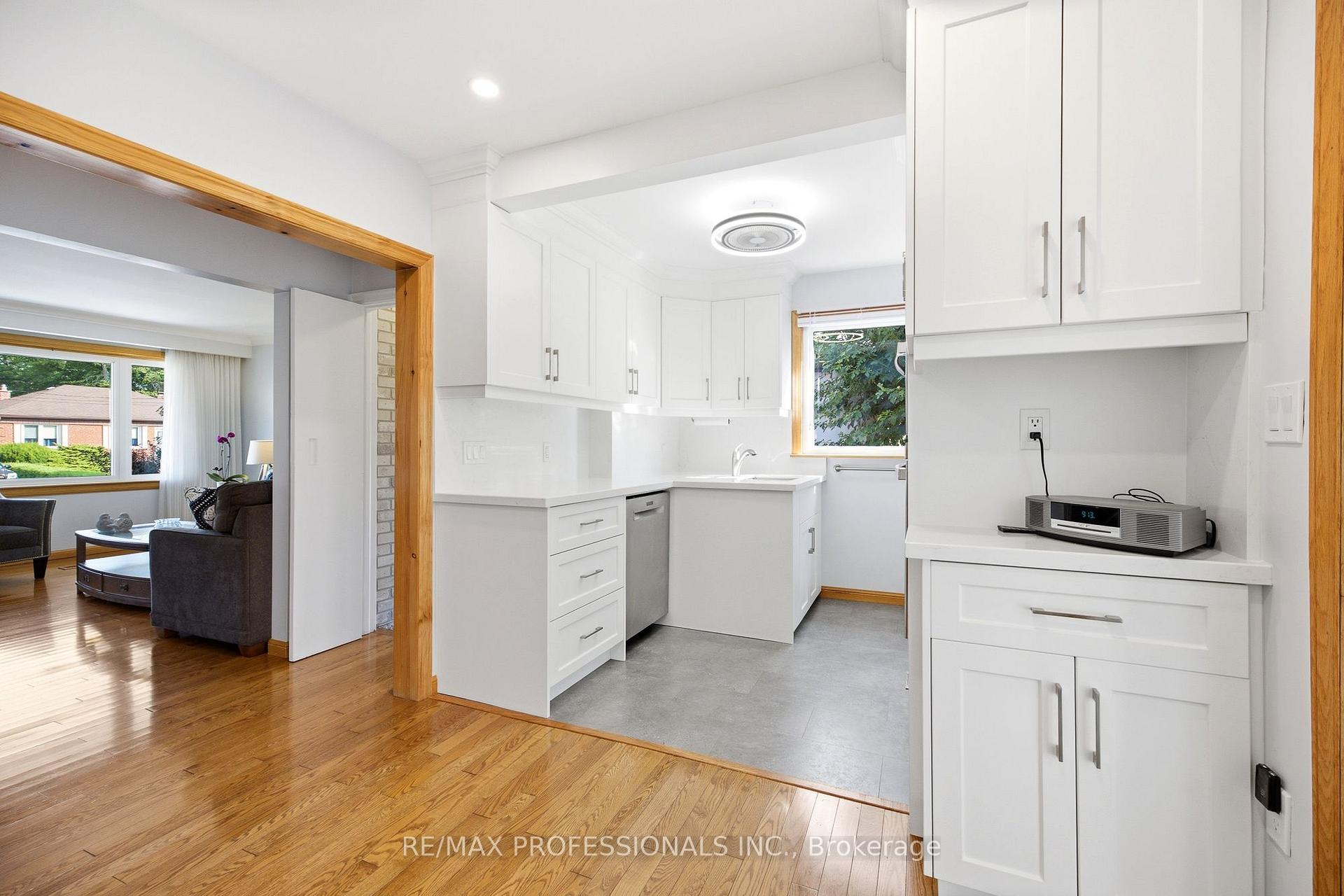 Photo 5 of 580 Exbury Crescent, Mississauga, Mineola — HOMEH