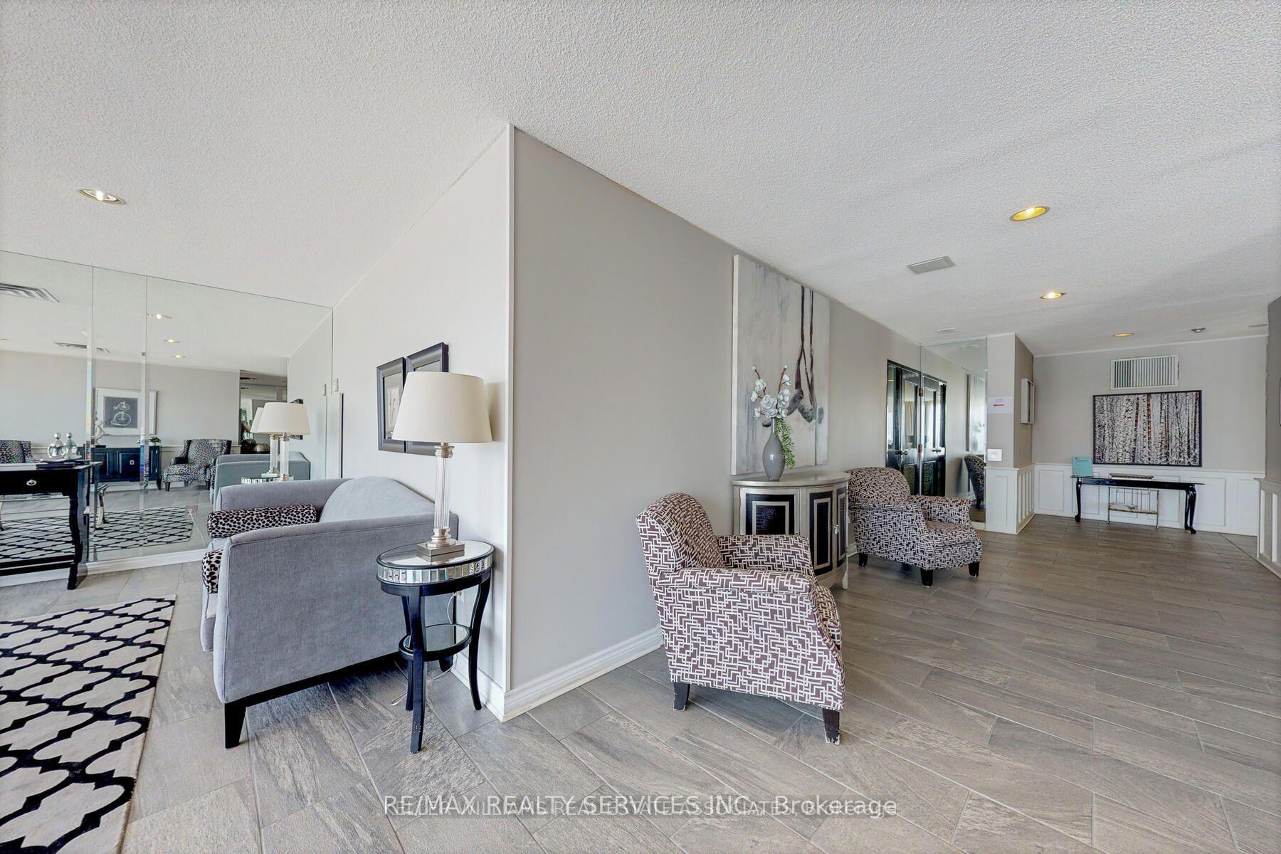Photo 32 of Unit 107, 20 McFarlane Drive, Halton Hills, Georgetown — HOMEH