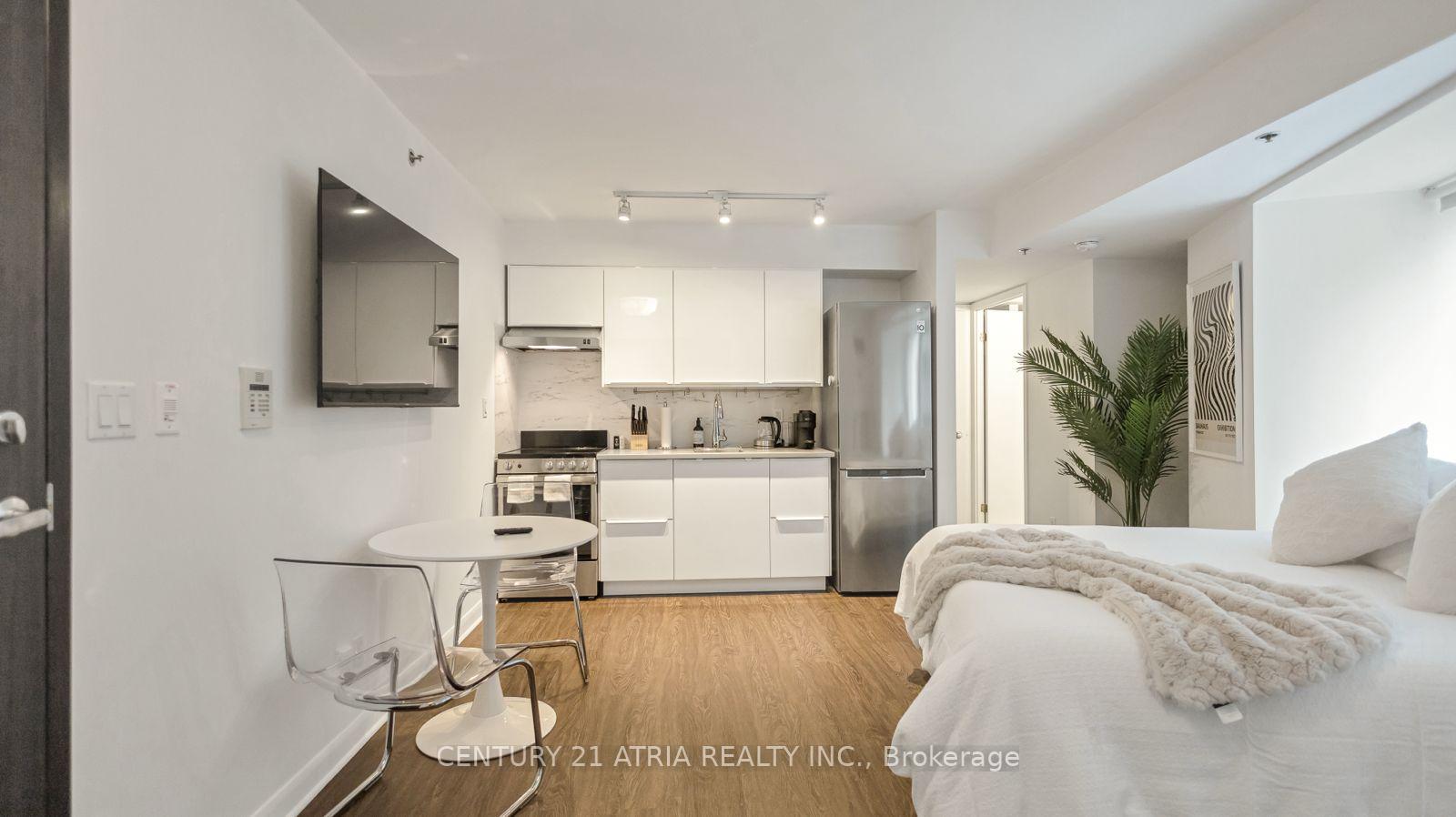 Front of Unit 807, 210 Victoria Street