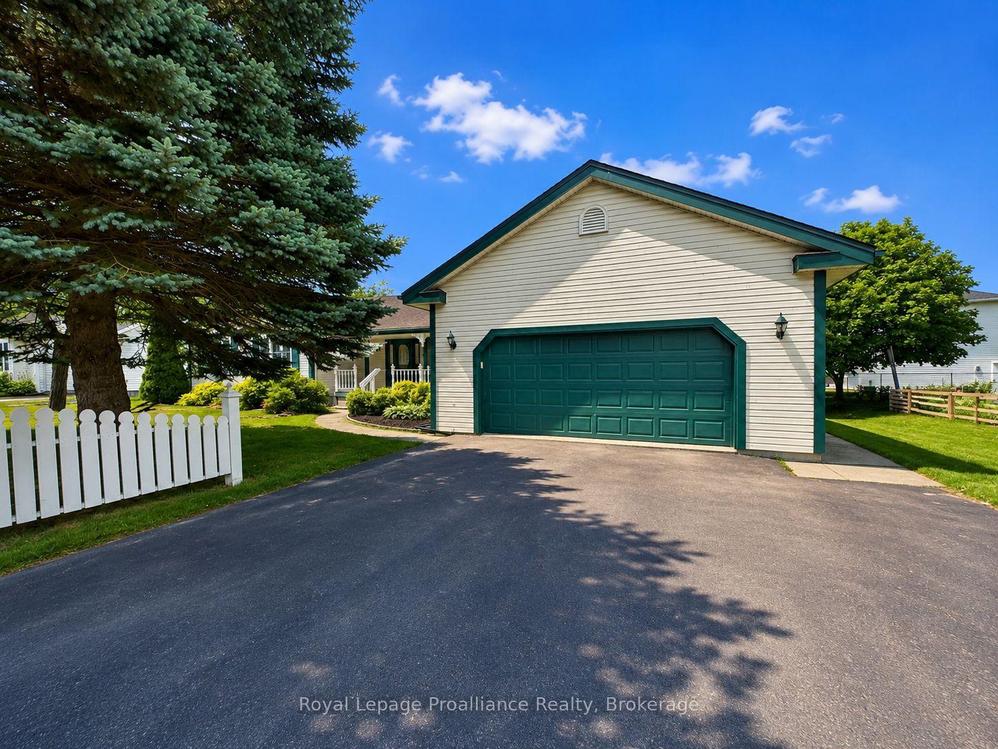 Photo 2 of 88 Westwind Crescent, Prince Edward County, Wellington Ward — HOMEH